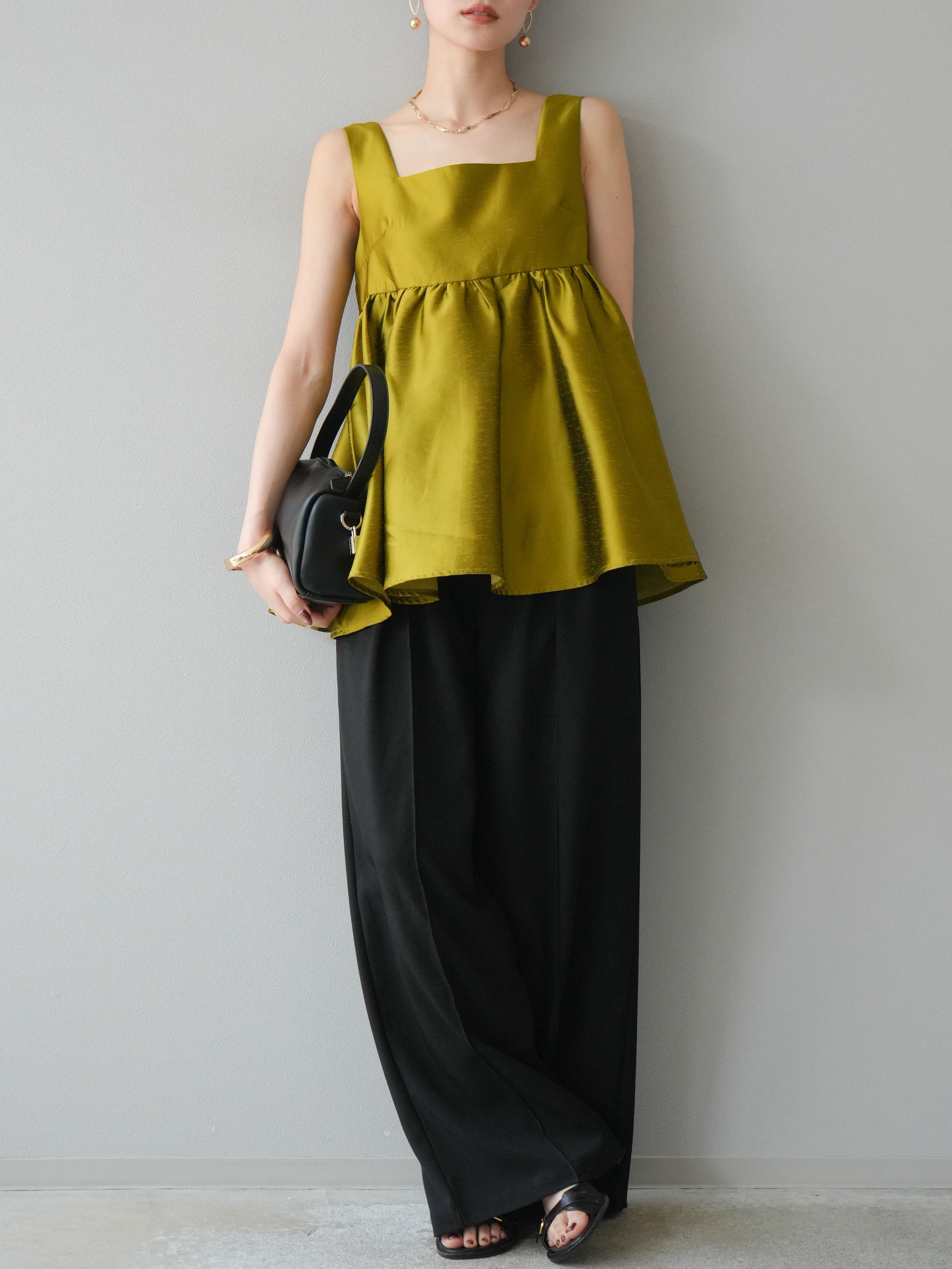 予約]サテンフレアノースリーブトップス/グリーン – Lumier