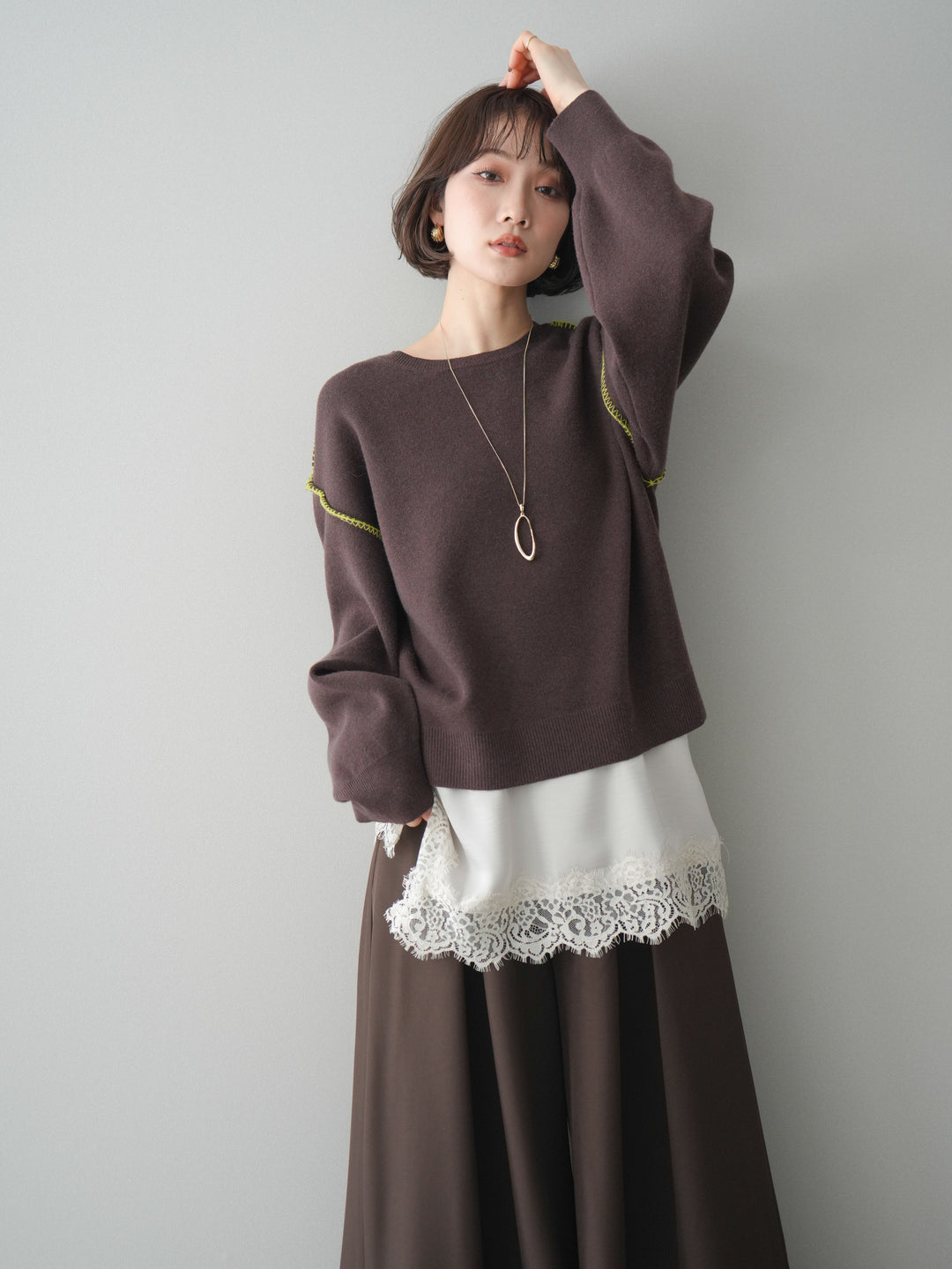 [予約]バックロゴ刺繍配色ステッチニットプルオーバー/brown