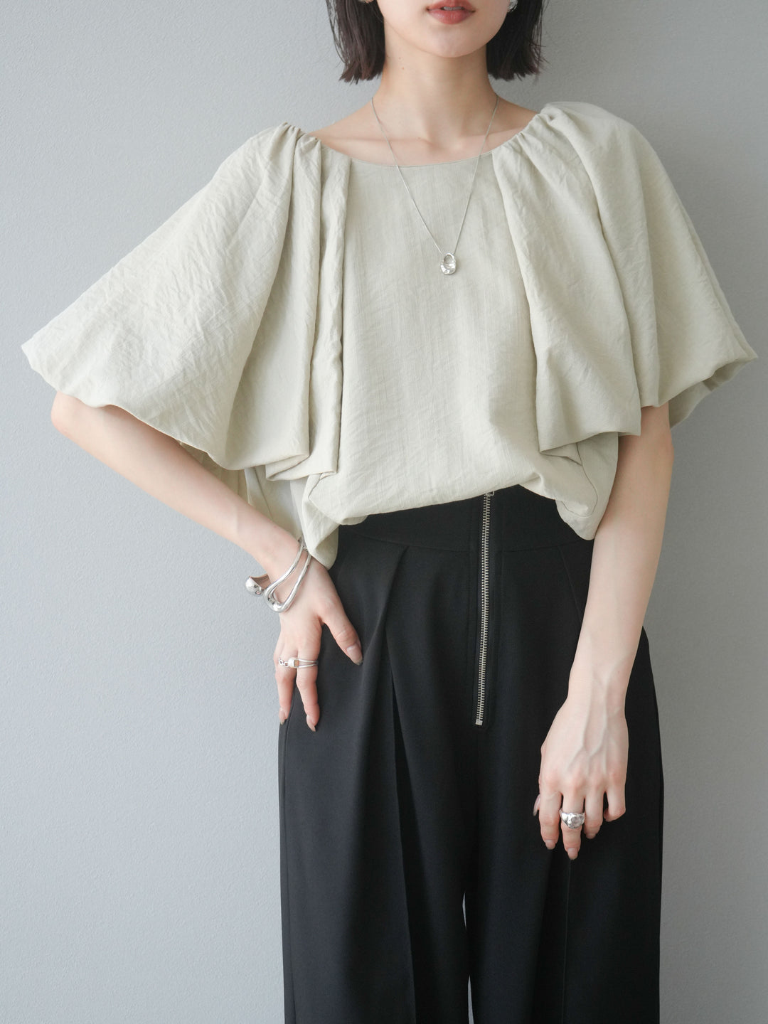 [SET] 燈籠袖褶襉設計上衣 + 拉鍊褶襉寬褲 (2 套)