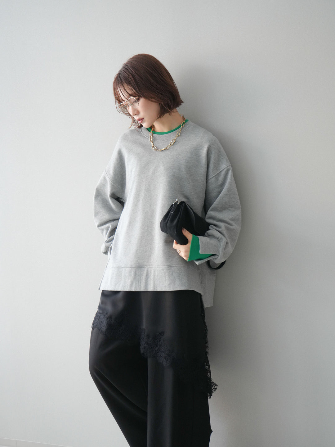 [SET]配色レイヤードデザインスエットプルオーバー+アシンメトリーサテンレースキャミソール(2set)