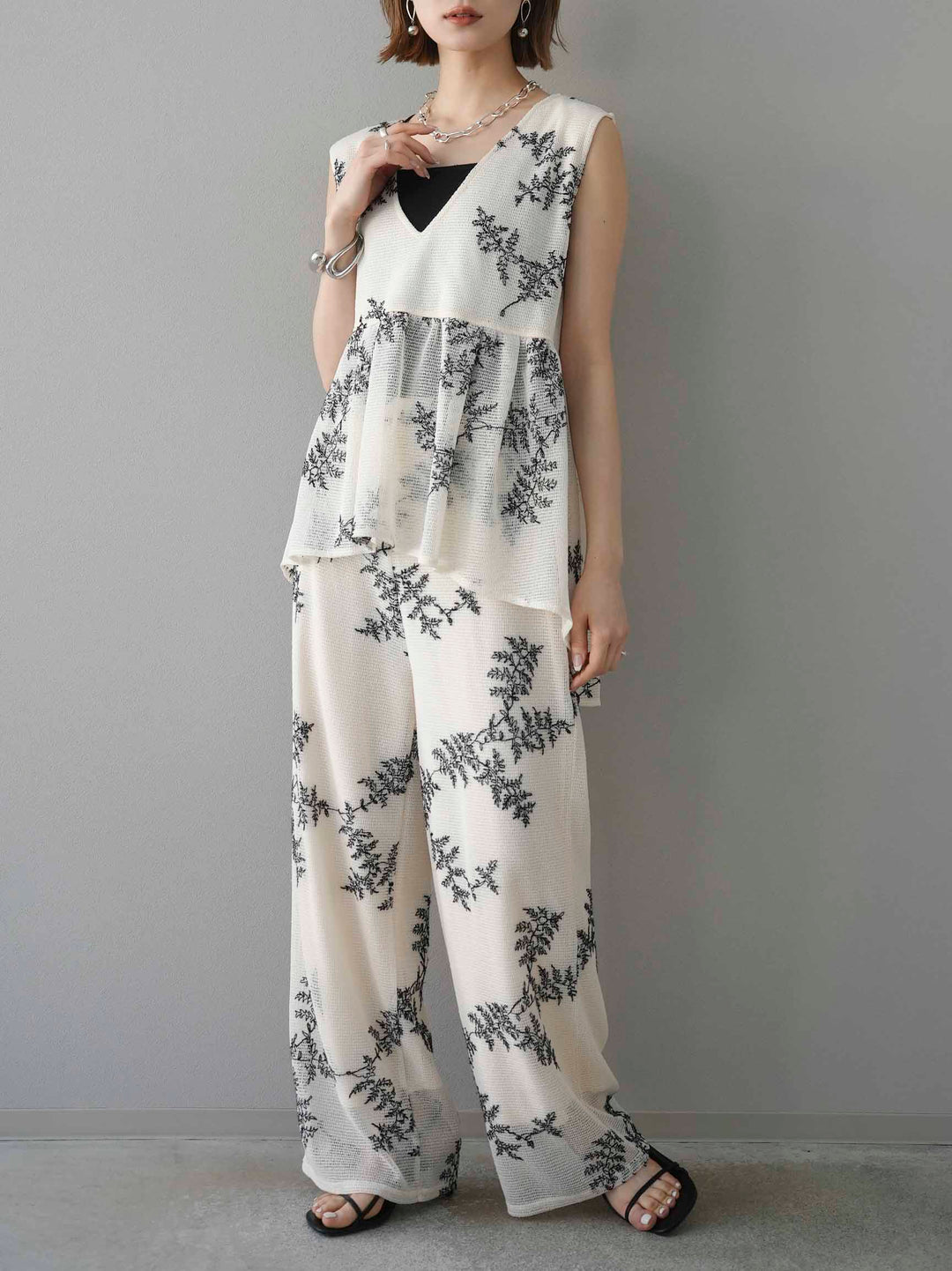 [予約]リーフ柄メッシュVネックフレアトップス/アイボリー