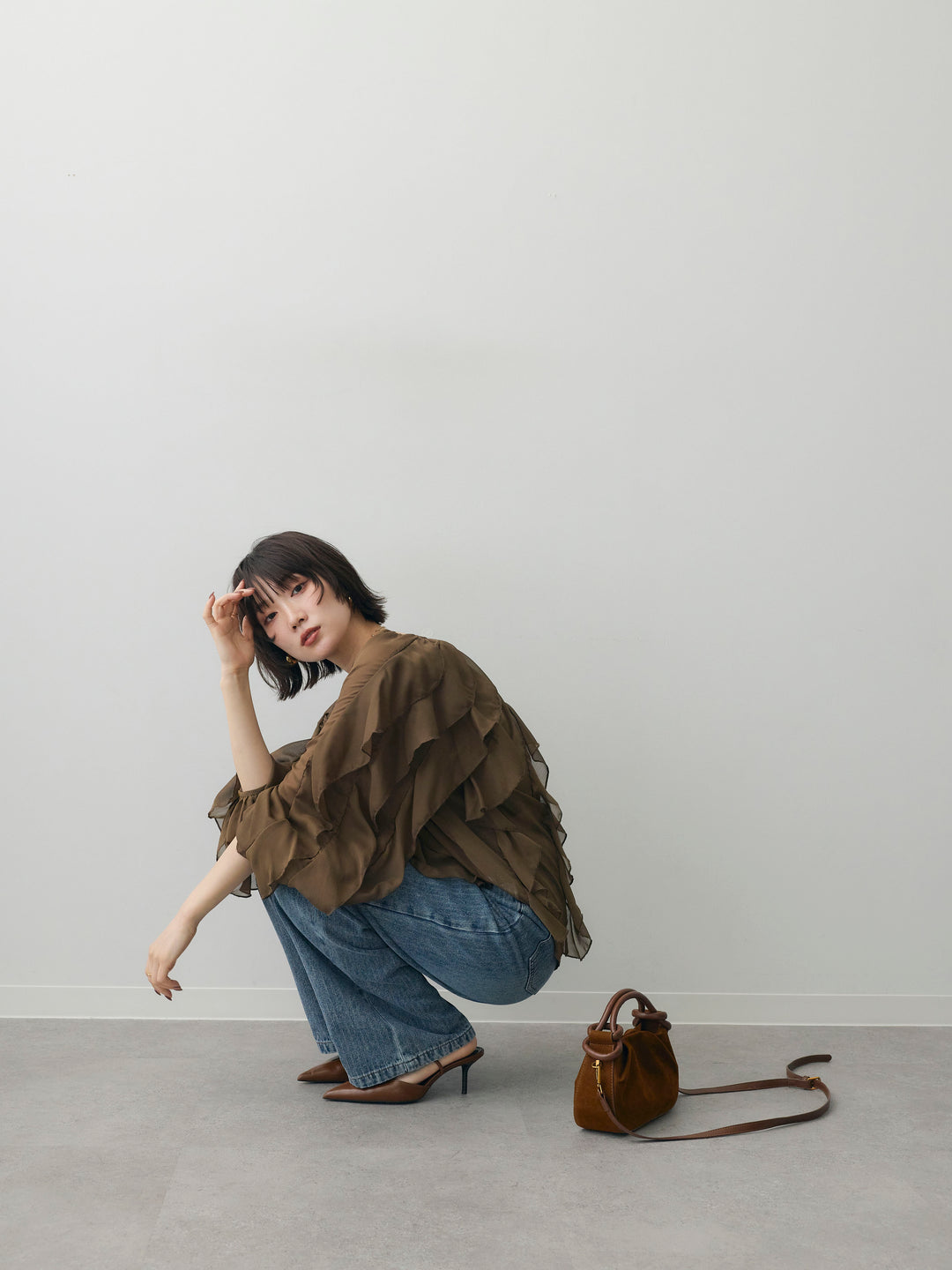 [予約]シアーフリルフロントボタンブラウス/brown