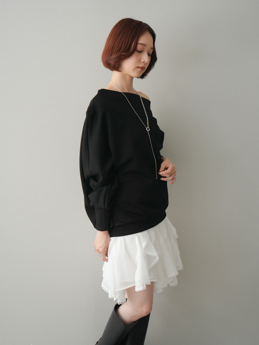 [SET]アシンメトリーオフショルポンチプルオーバー+ラッフルレースミニスカート(2set)