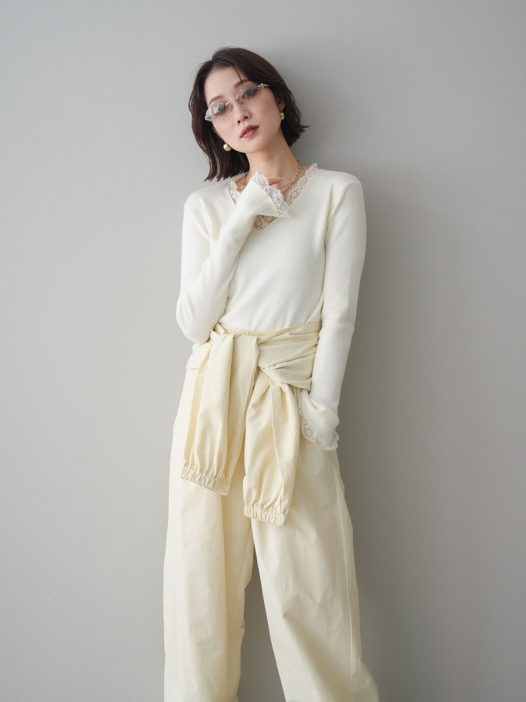 [予約]レースドッキングVネックニットトップス/white