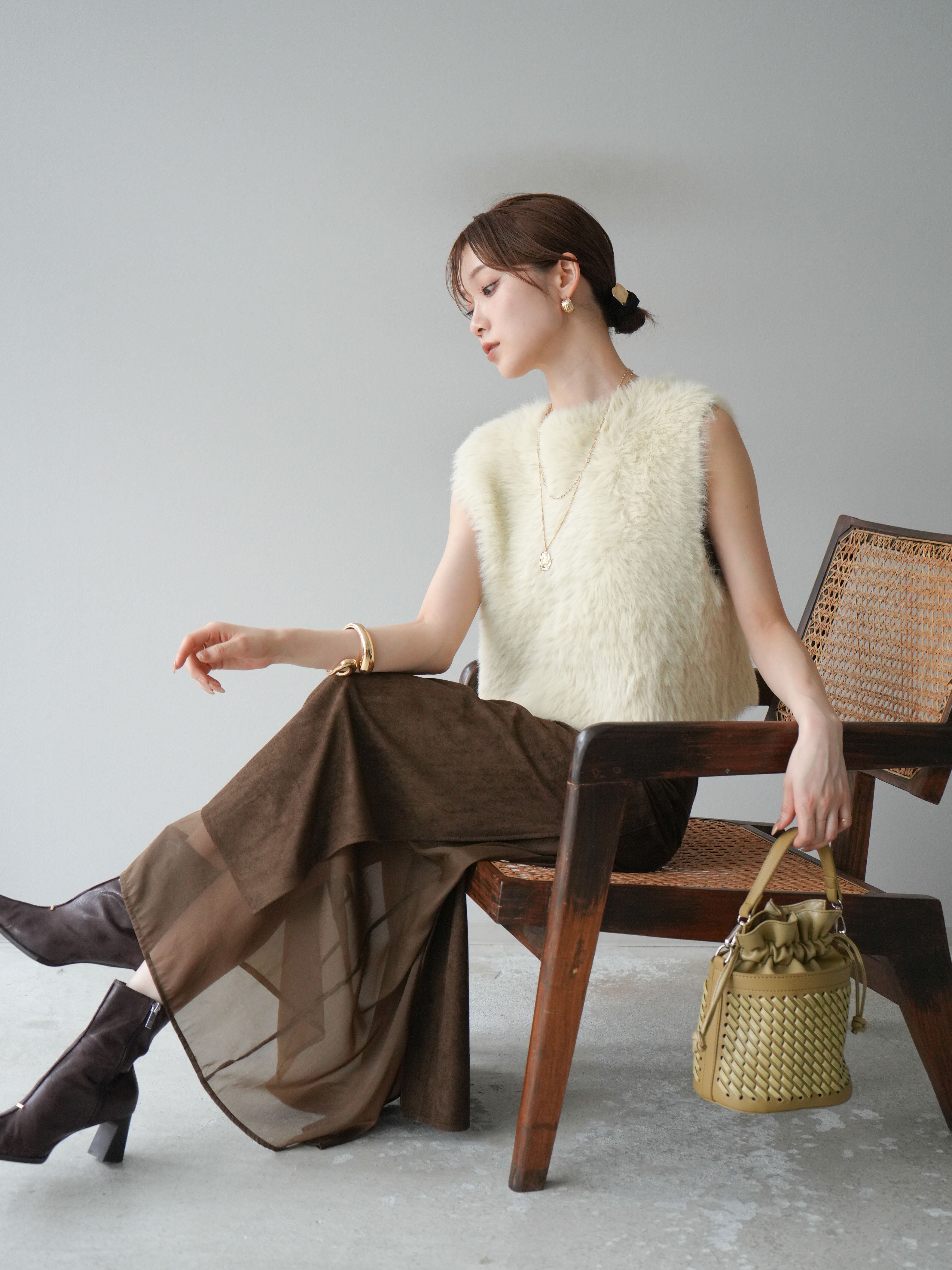 予約]ミンクライク前後2WAYショートジレ/アイボリー – Lumier