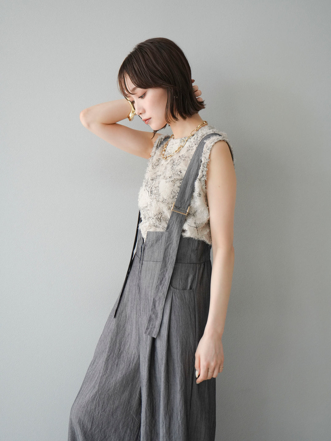 [SET]ストリングデザインハイウエストサロペット+ニュアンスフリンジジャガードノースリーブブラウス(2set)