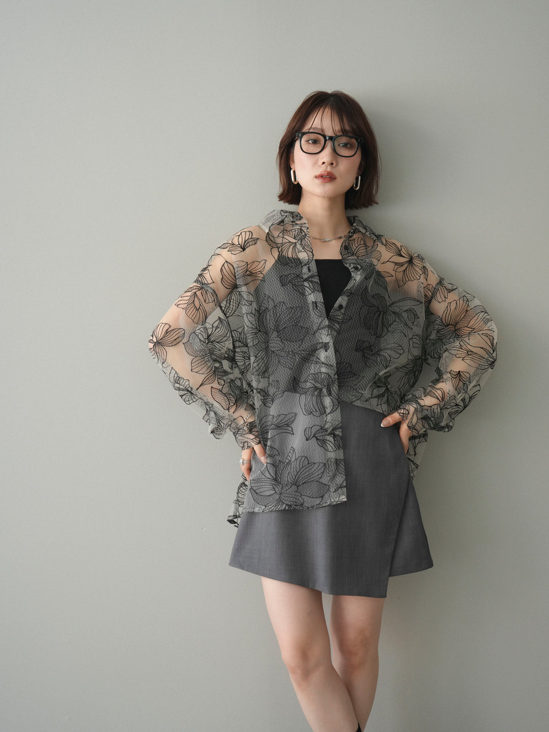 [予約]チュールフラワー刺繍オーバーシャツ/black