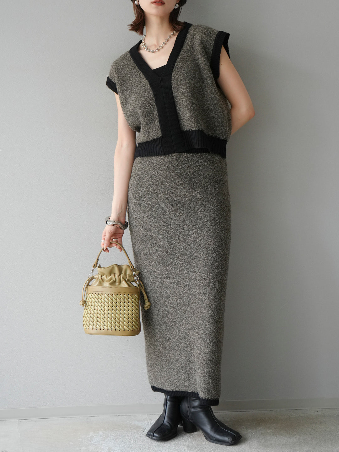 [予約]ブークレバイカラーニットベスト/チャコール