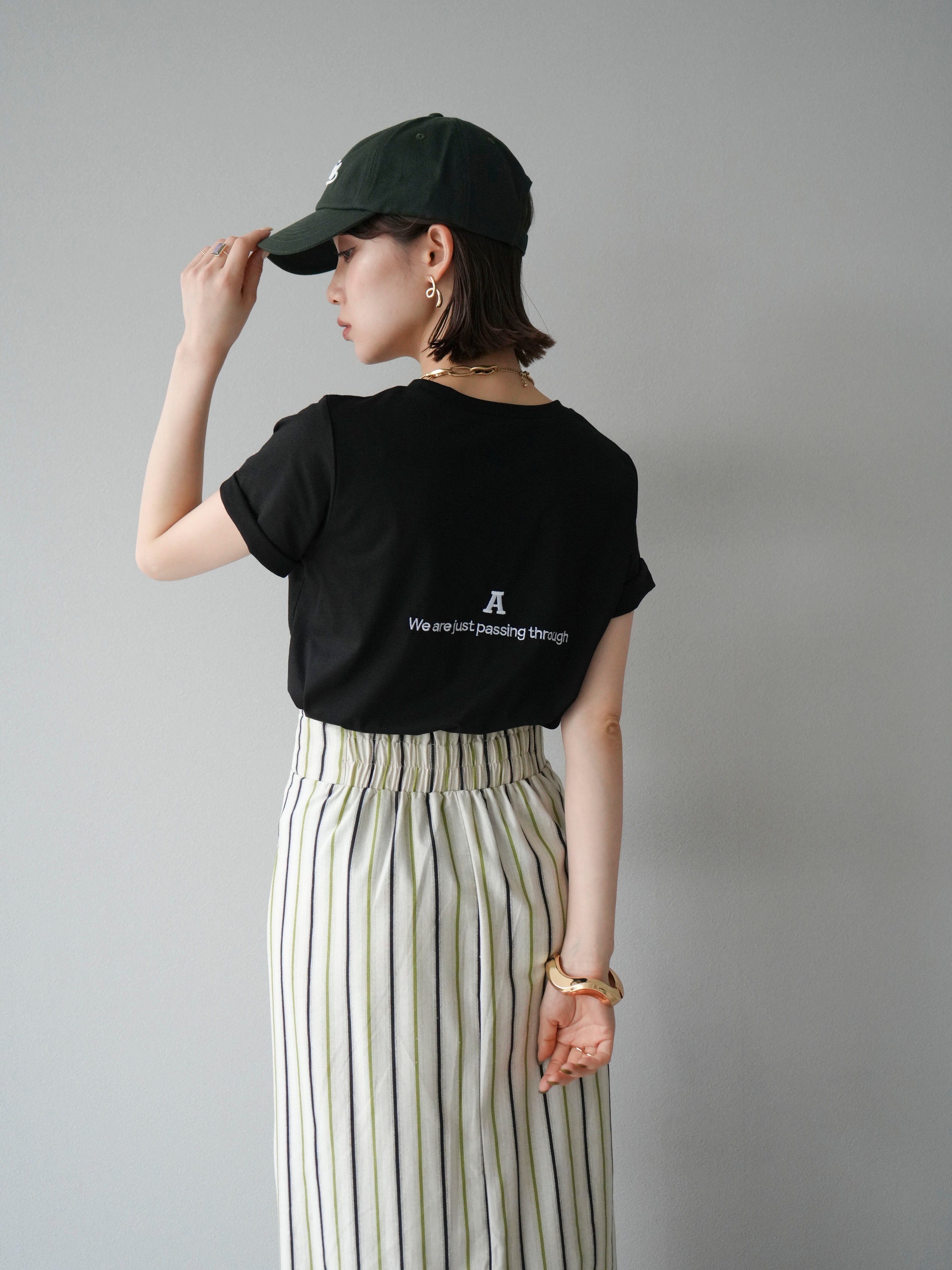 予約]ロゴ刺繍Tシャツ/ブラック – Lumier