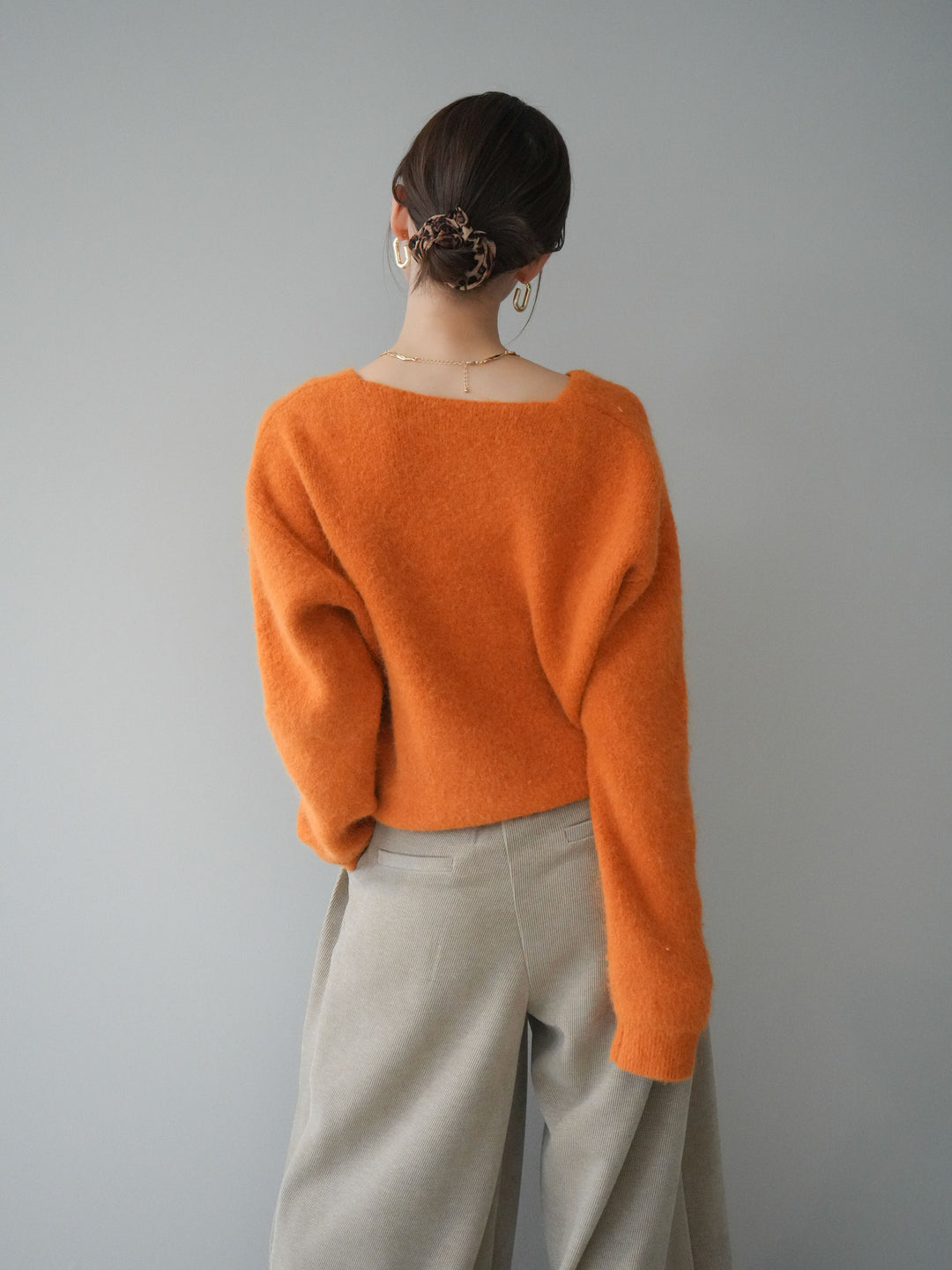 [予約]シュシュ付きアンゴラタッチVネックニットプルオーバー/orange