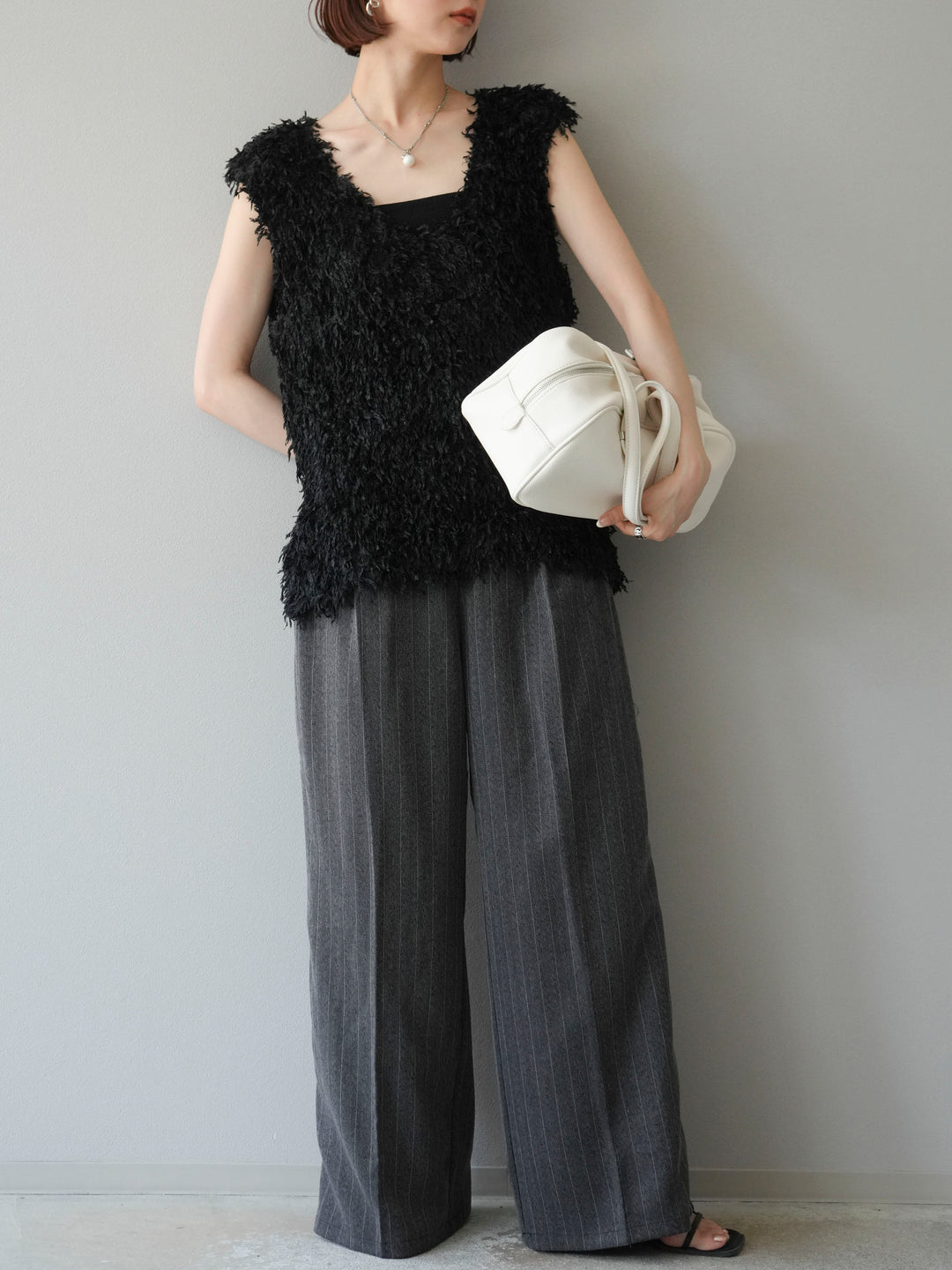 [予約]フェザーVネックベスト/ブラック