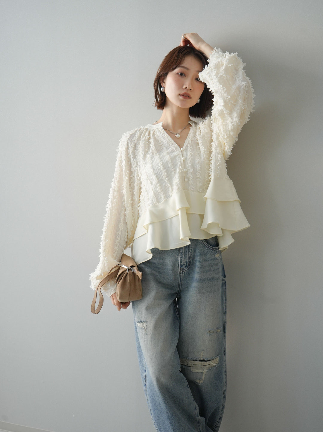 [予約]ジャガードぺプラムフリルブラウス/ivory