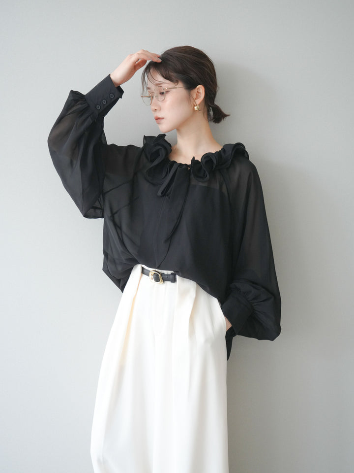 [予約]ラッフルネックシアーブラウス/black