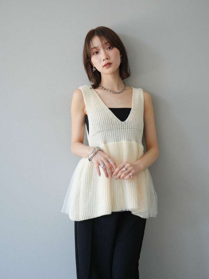 [SET] 薄紗層疊荷葉邊針織背心 + 兩用設計運動褲（2 件組）