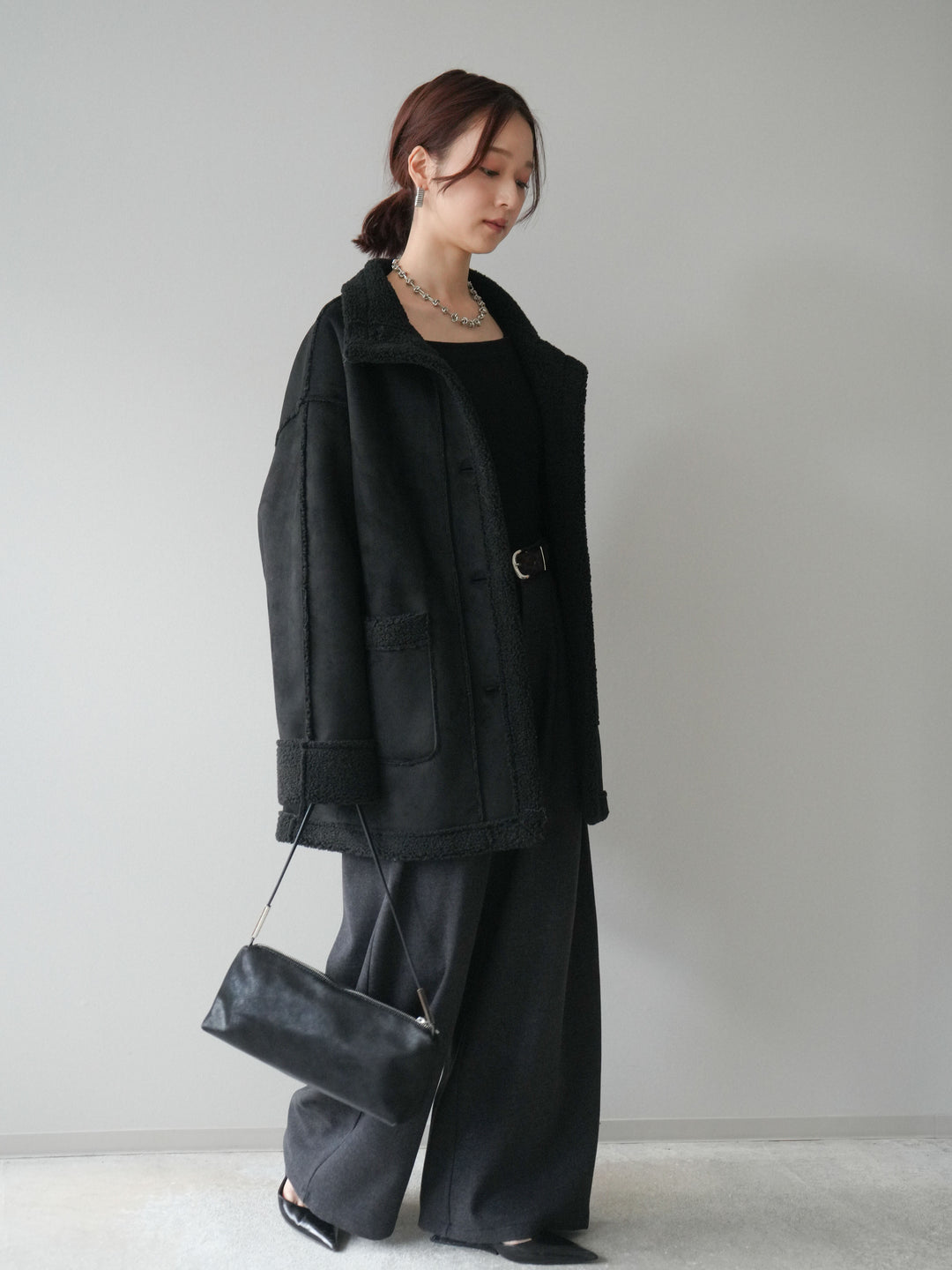 [SET]スタンドネックフェイクムートンミディアムコート+アニマル柄ベルト付きウールタッチワイドパンツ(2set)