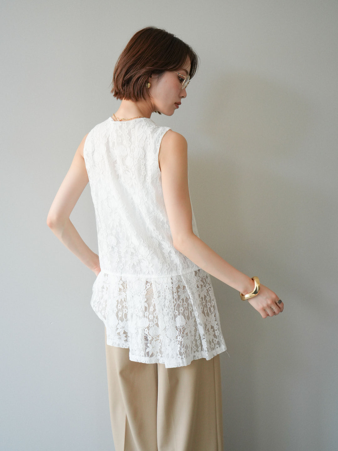 [予約]アシンメトリーレースプリーツベスト/white