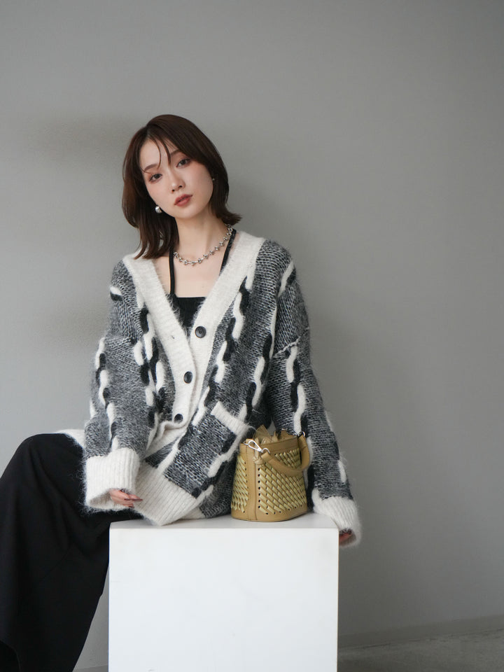 [予約]バイカラー編み込みデザインニットカーディガン/ホワイト
