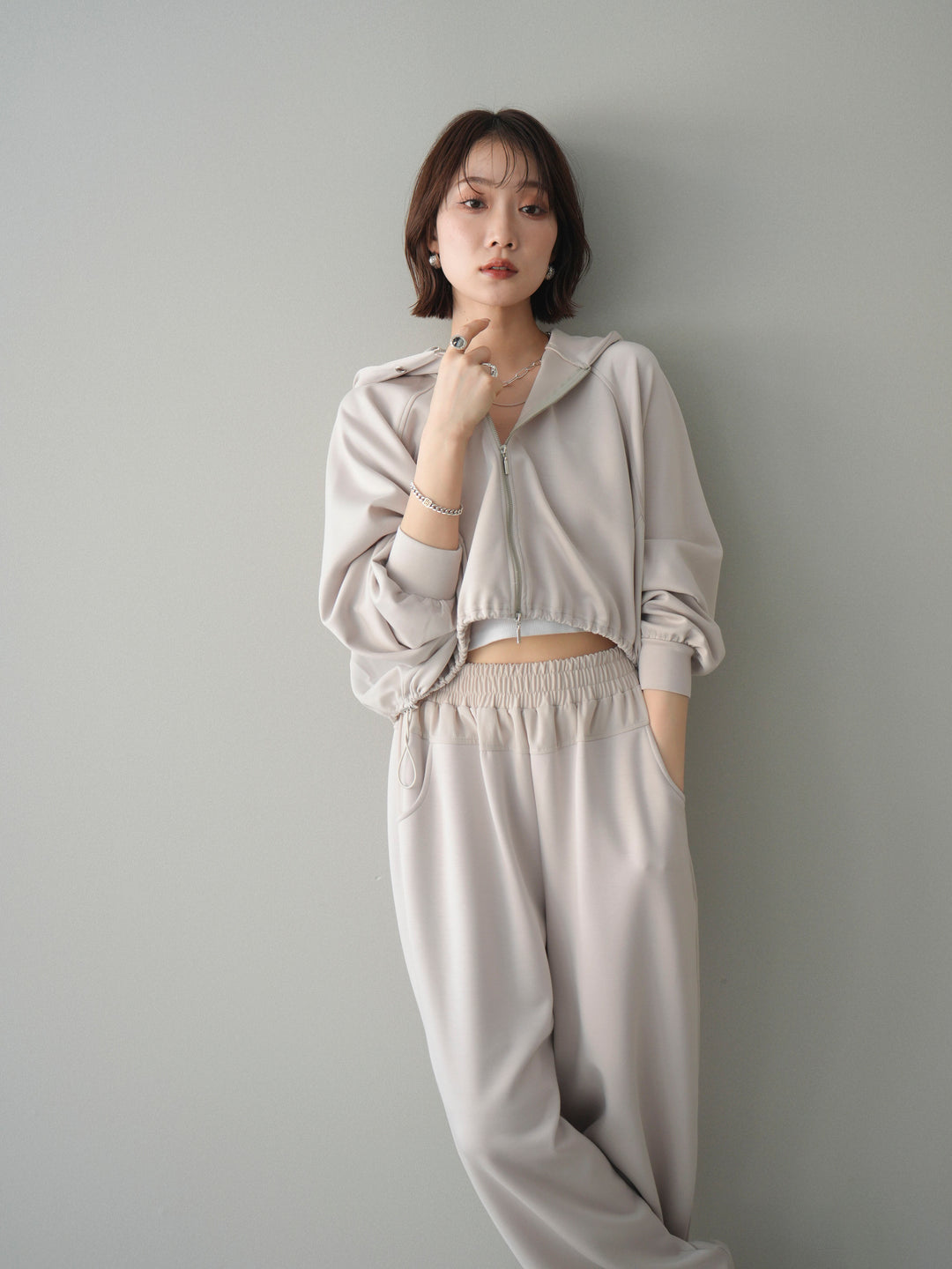 [SET]バイカラー異素材ライトポンチクロップドZIPフーディー+バイカラー異素材サイドラインライトポンチパンツ(2set)