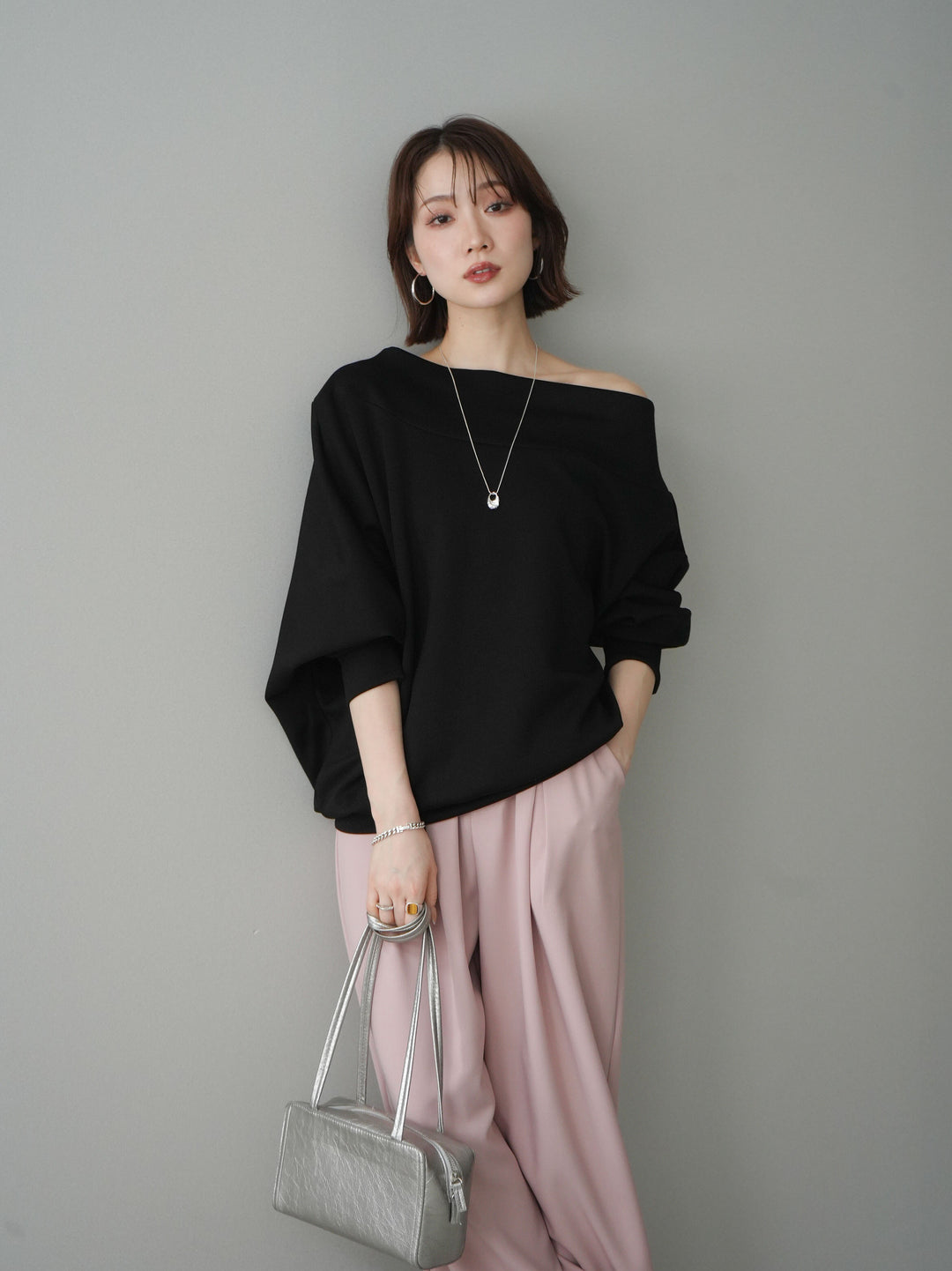 [予約]アシンメトリーオフショルポンチプルオーバー/black