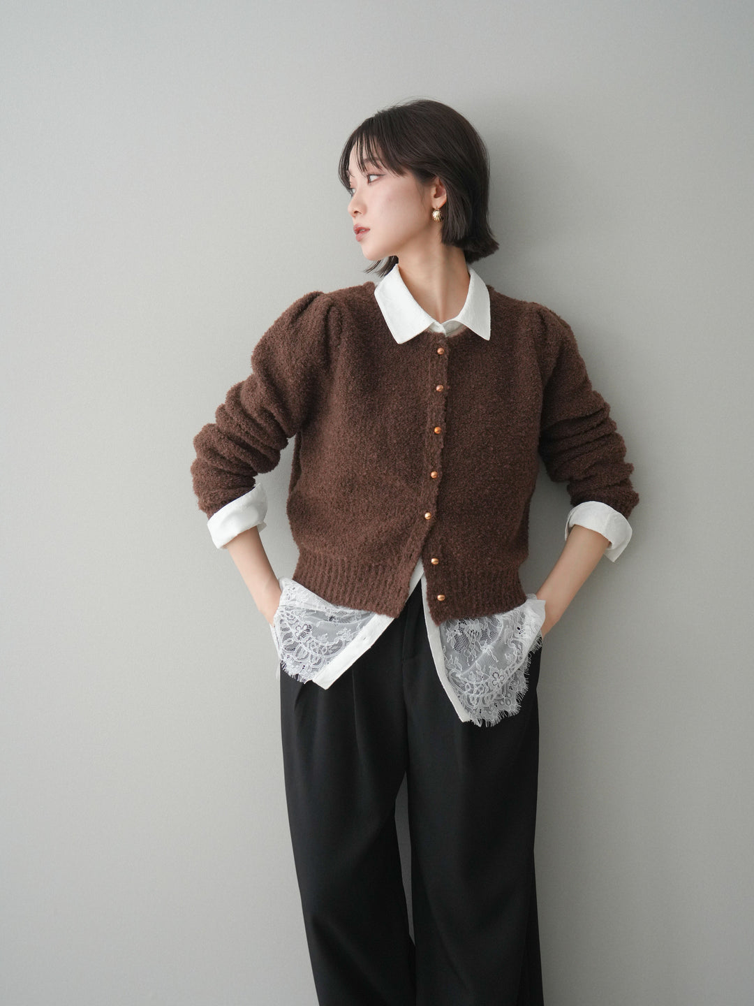 [SET]ゴールドボタンブークレニットカーディガン+総レースボリュームスリーブシャツ(2set)