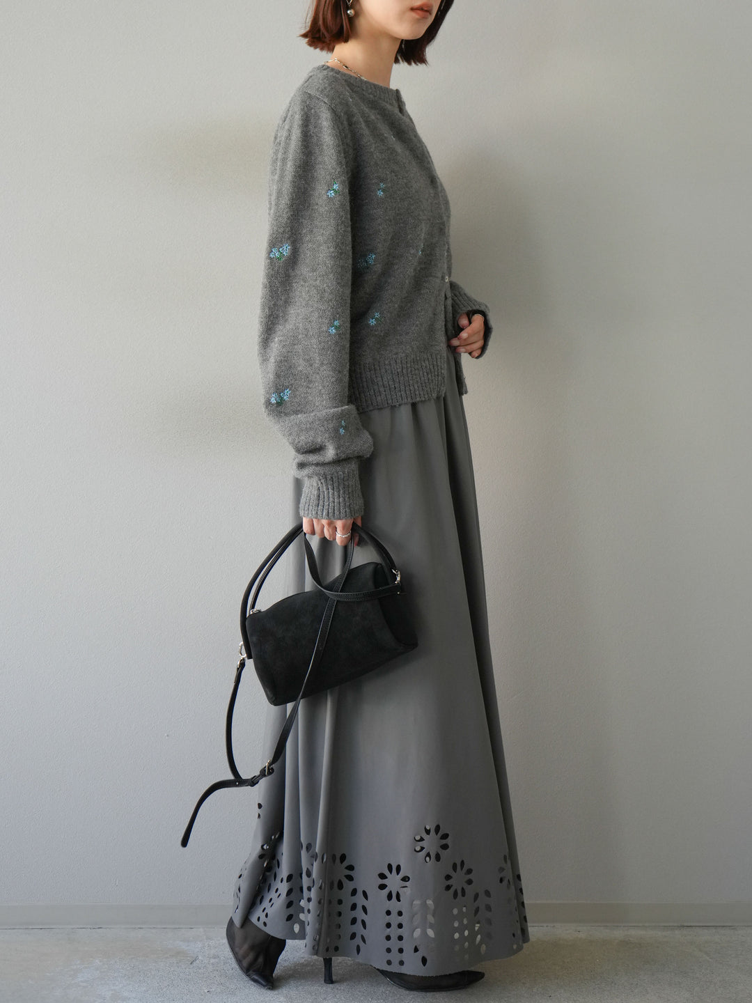 [予約]フラワーパンチングレザースカート/グレー