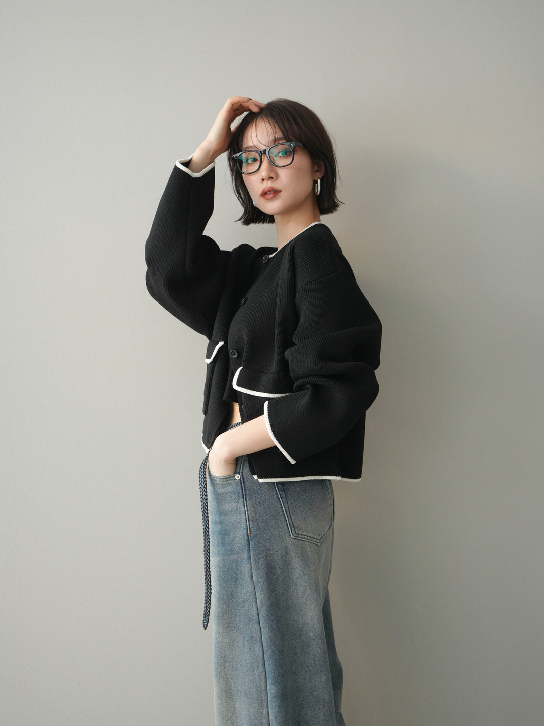 [SET]ポリエステル配色ニットカーディガン+裏起毛カットオフカーブデニムパンツ(2set)