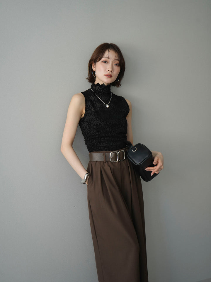【預購】無袖小領花卉提花上衣 / 黑色
