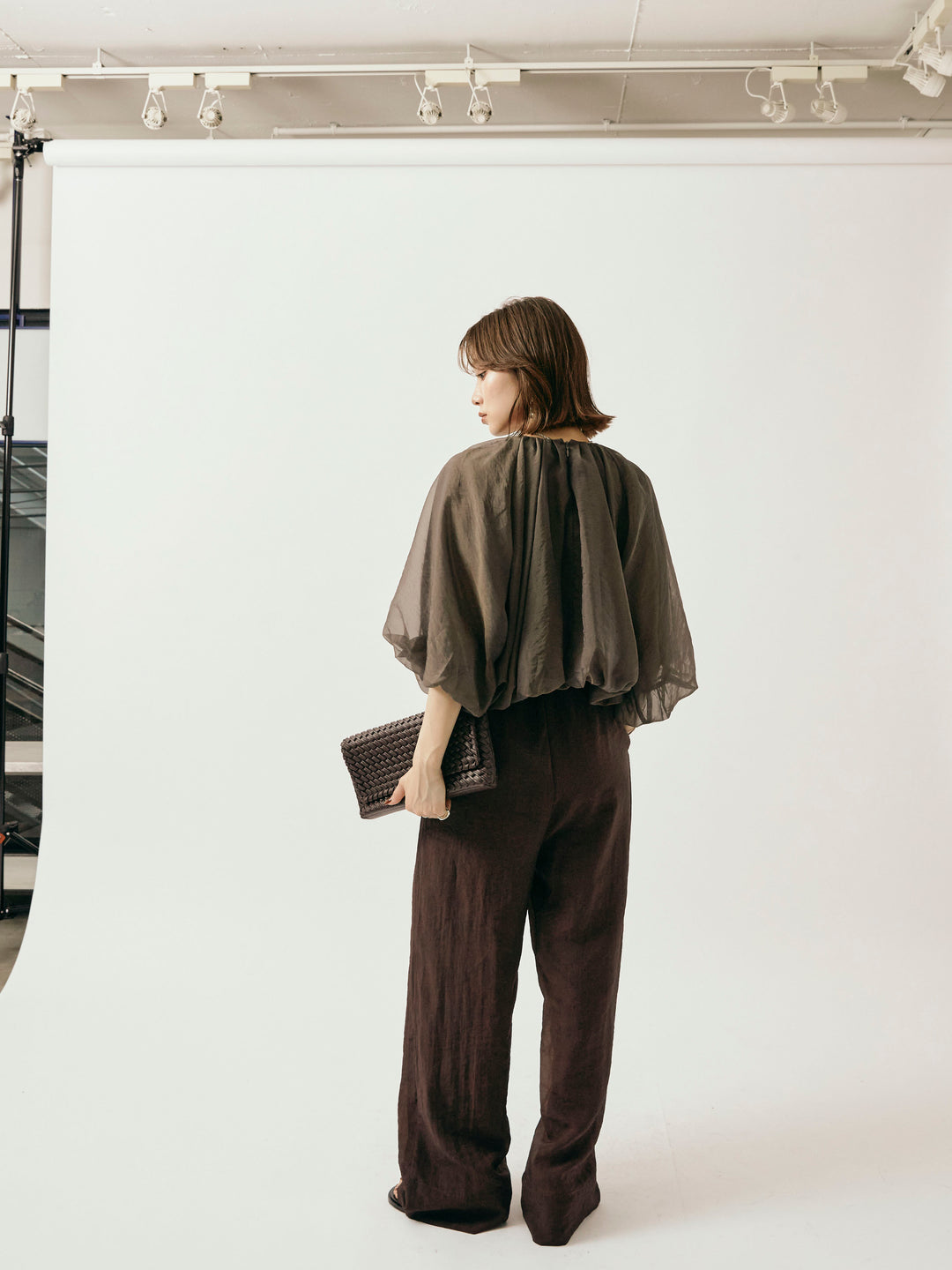 【Allure】[SET]オーガンジーバルーンショートブラウス+シャイニースラブシアーワイドパンツ(2set)