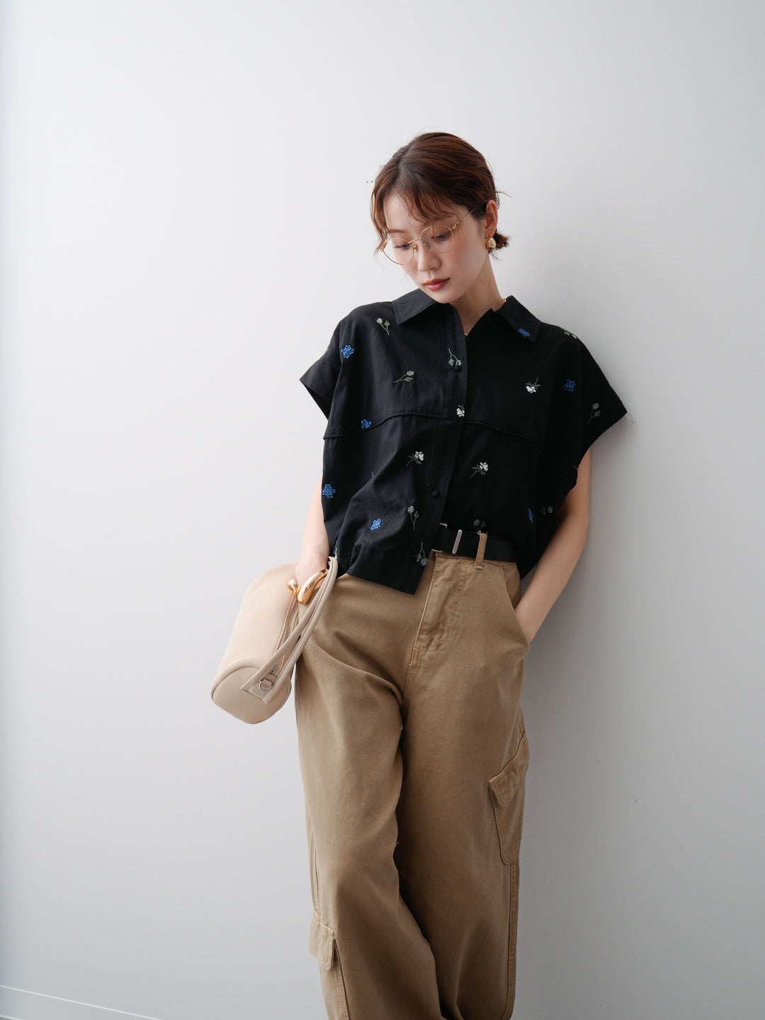 【預購】花朵刺繡燈籠無袖襯衫 // 黑色
