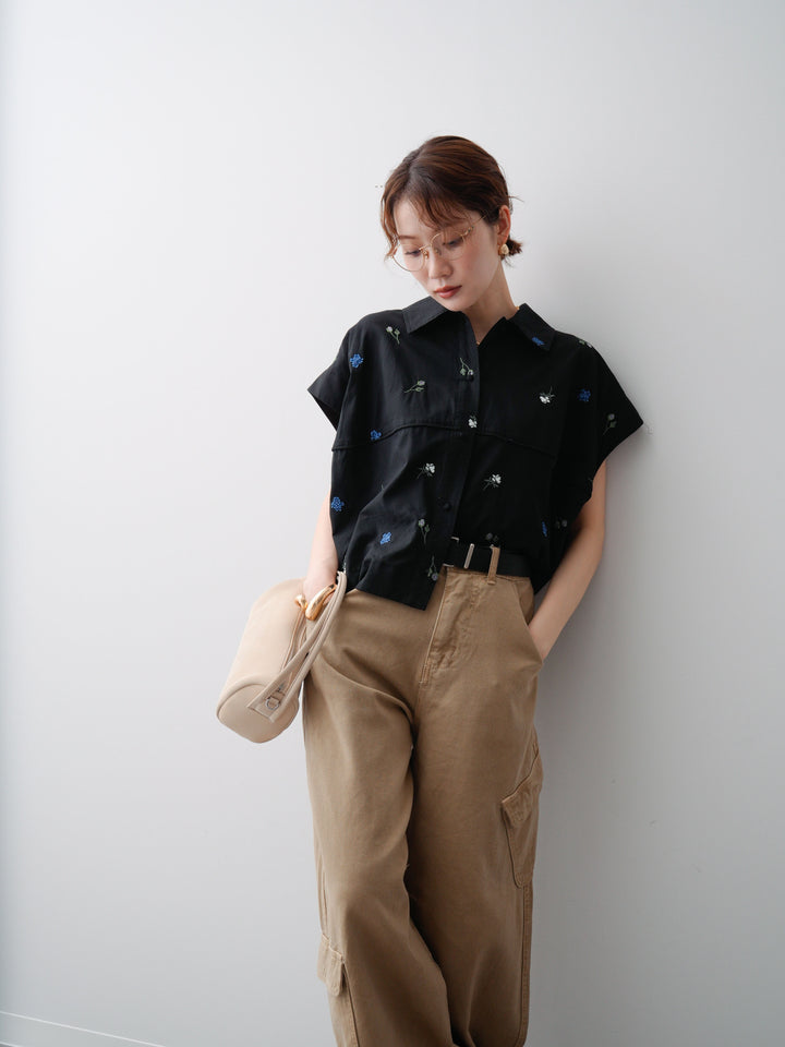 【預購】花朵刺繡燈籠無袖襯衫 // 黑色