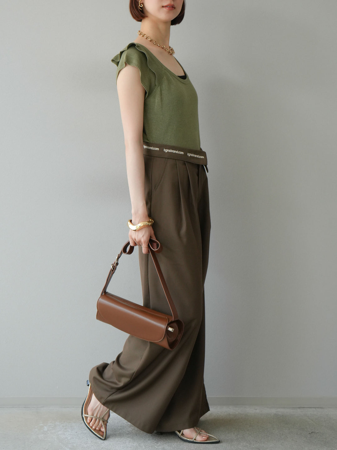 【預購】寬褲，捲腰，附logo褶/褐色