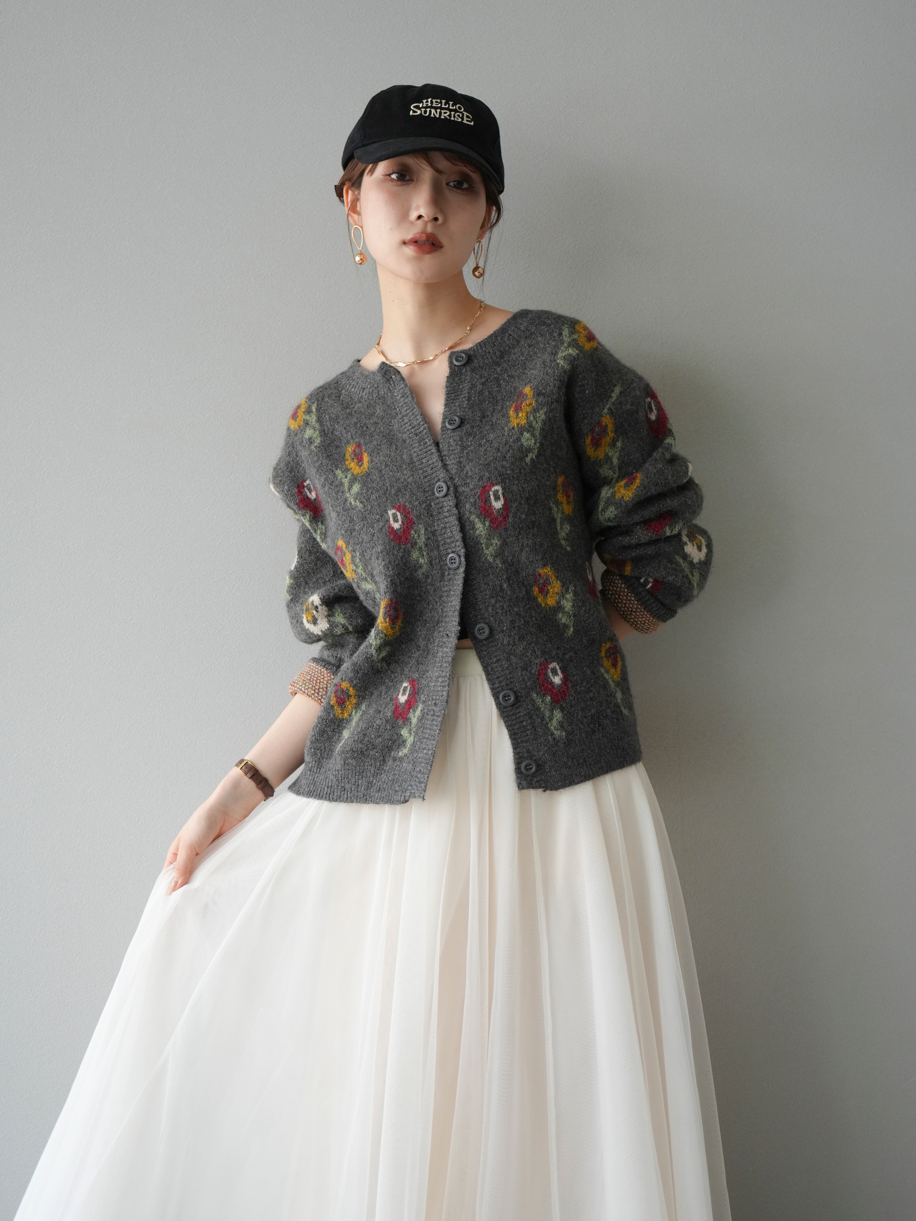予約]ウールタッチフラワーニットカーディガン/チャコール – Lumier