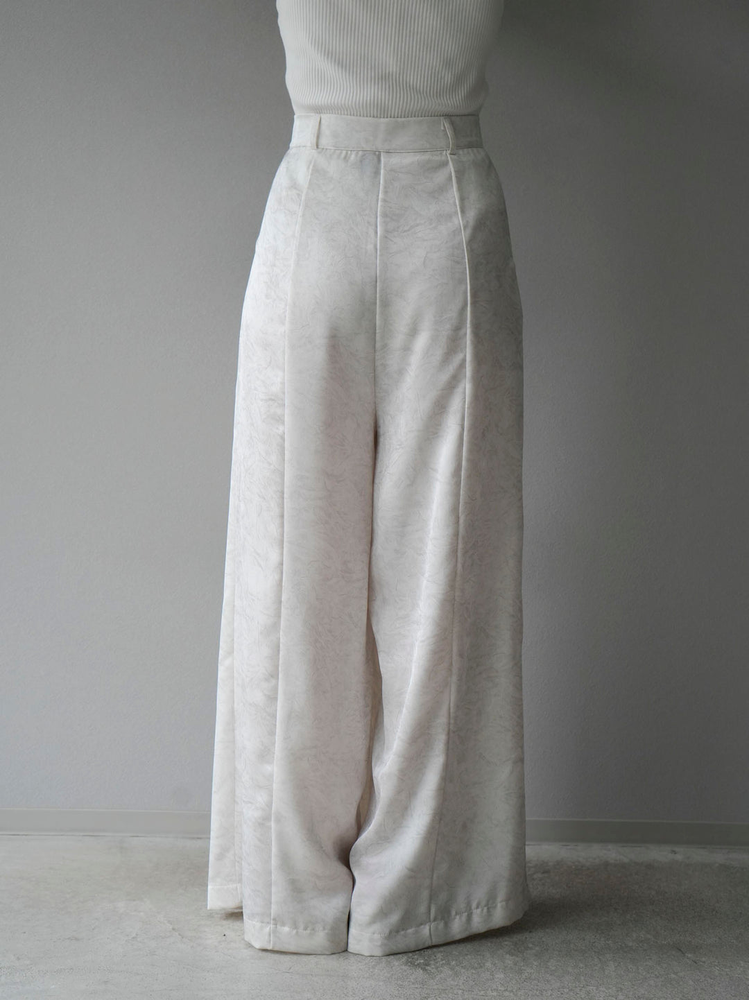 [Pre-order] 2-tuck nuanced satin wide pants/ivory