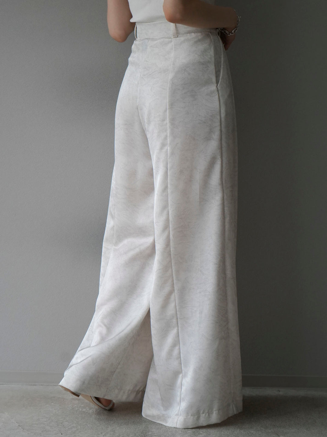 [Pre-order] 2-tuck nuanced satin wide pants/ivory