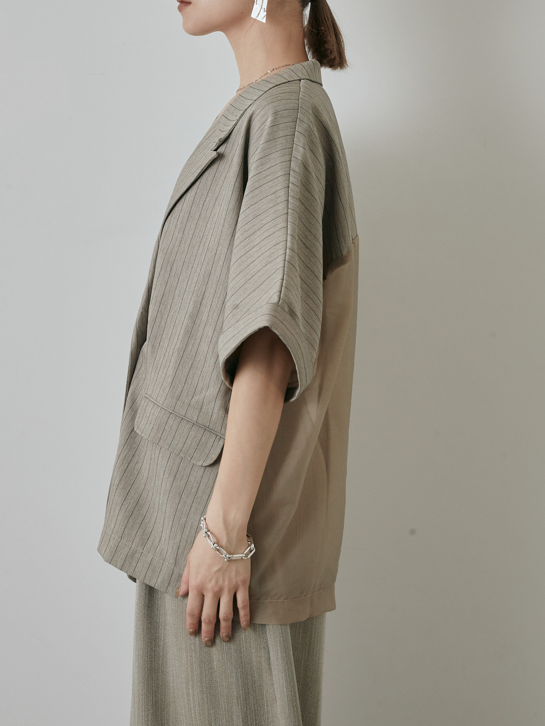 [予約]バックオーガンジーヘリンボーンストライプハーフジャケット/グレージュ