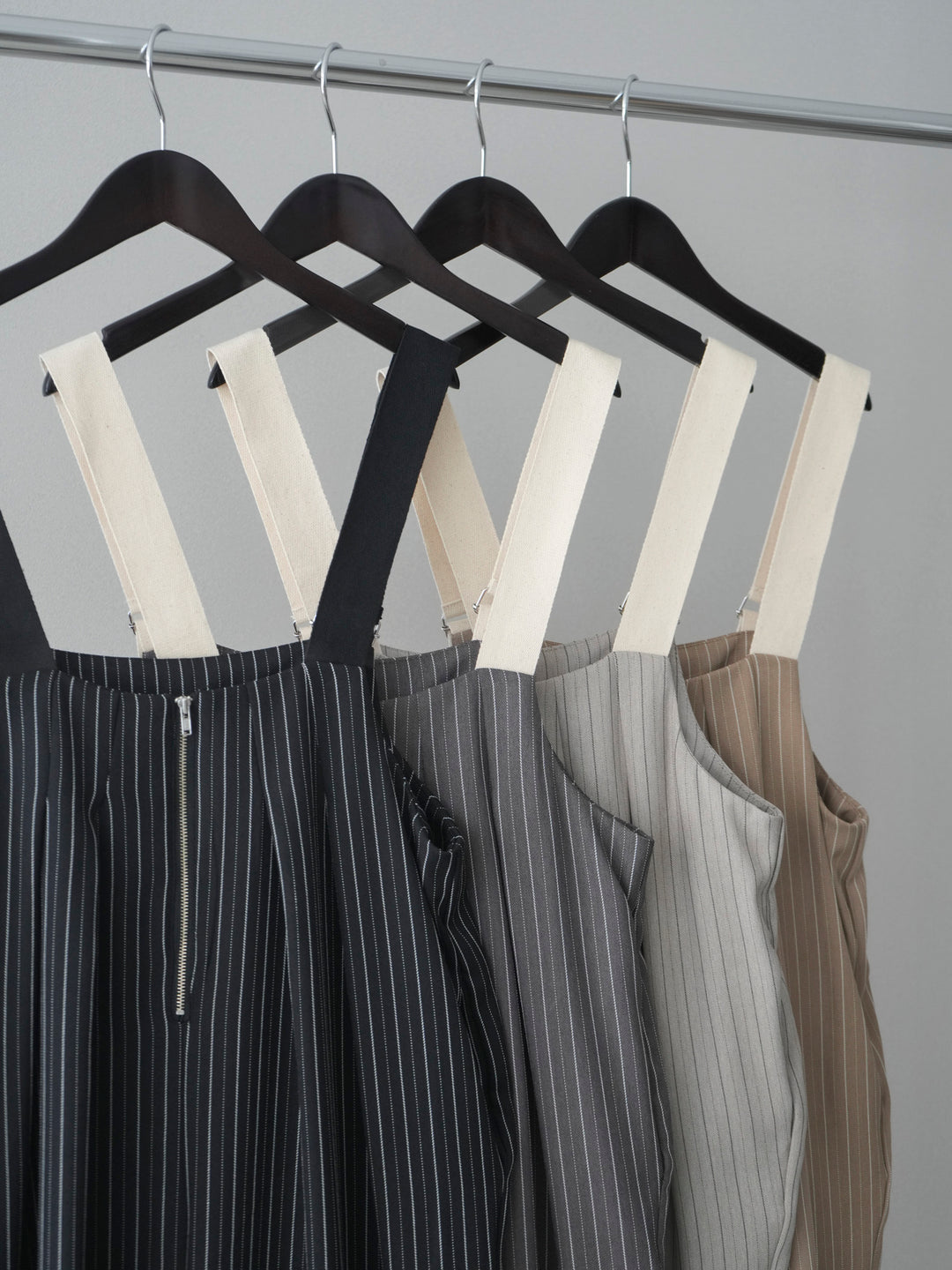 [SET]レースドッキングVネックニットトップス+グログランテープストライプサロペット(2set)