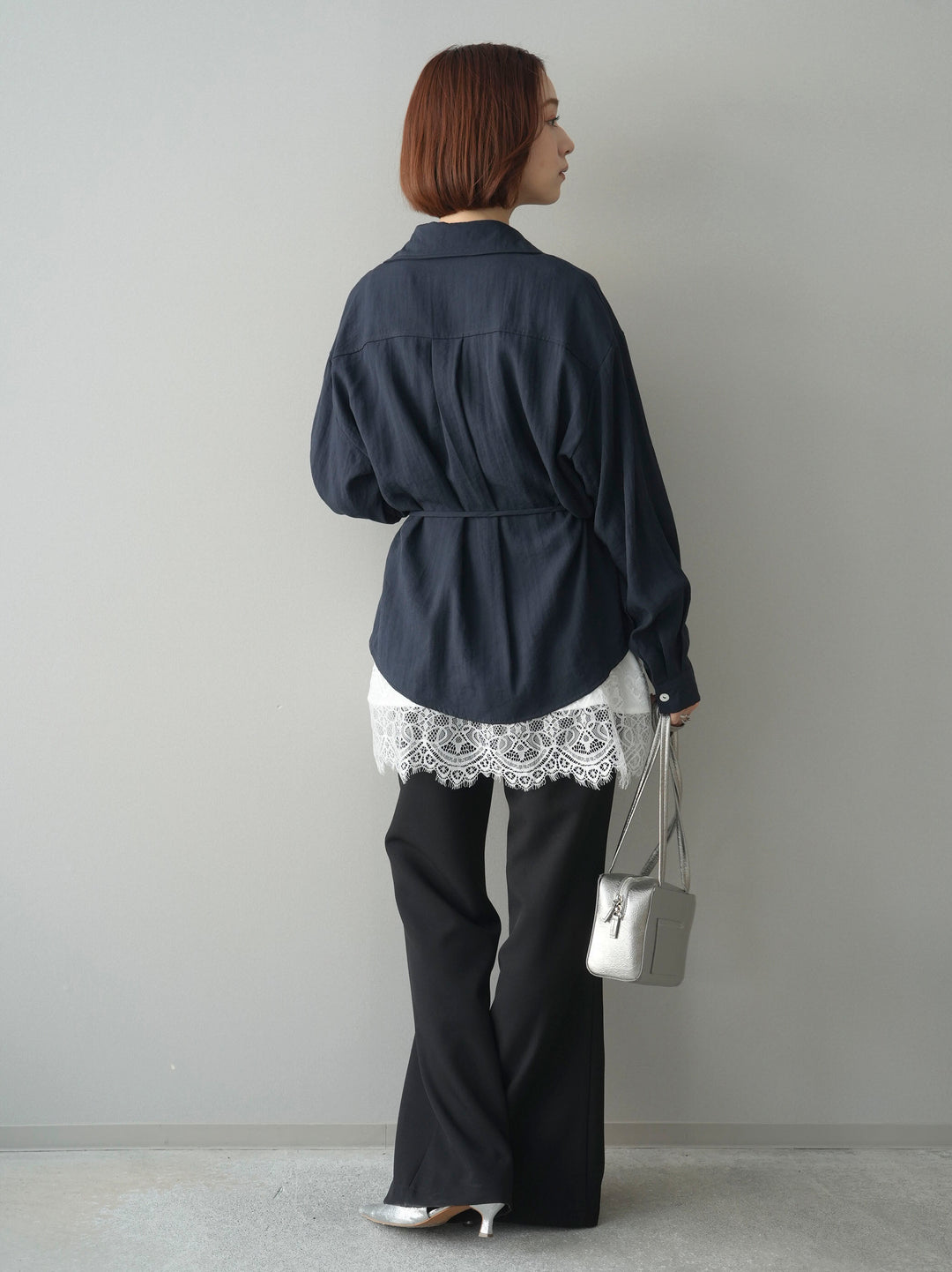 [SET]Vネック変形ラインシャツ+レーストリムキャミソール+センターシームフレアパンツ(3set)