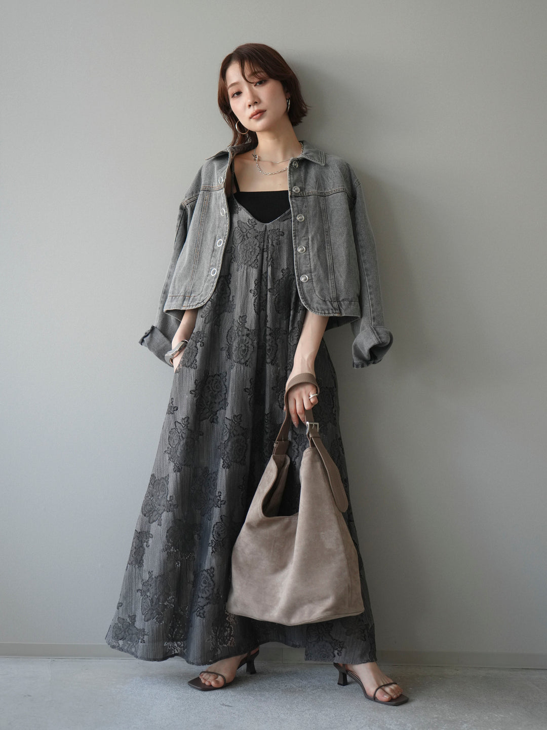 【預購】花朵蕾絲吊帶洋裝 / 灰色