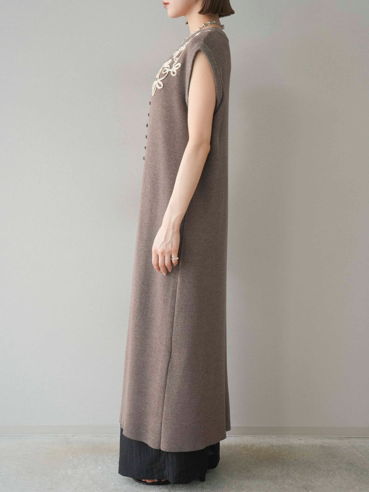 【預購】前開衩繩繡花針織洋裝/摩卡色