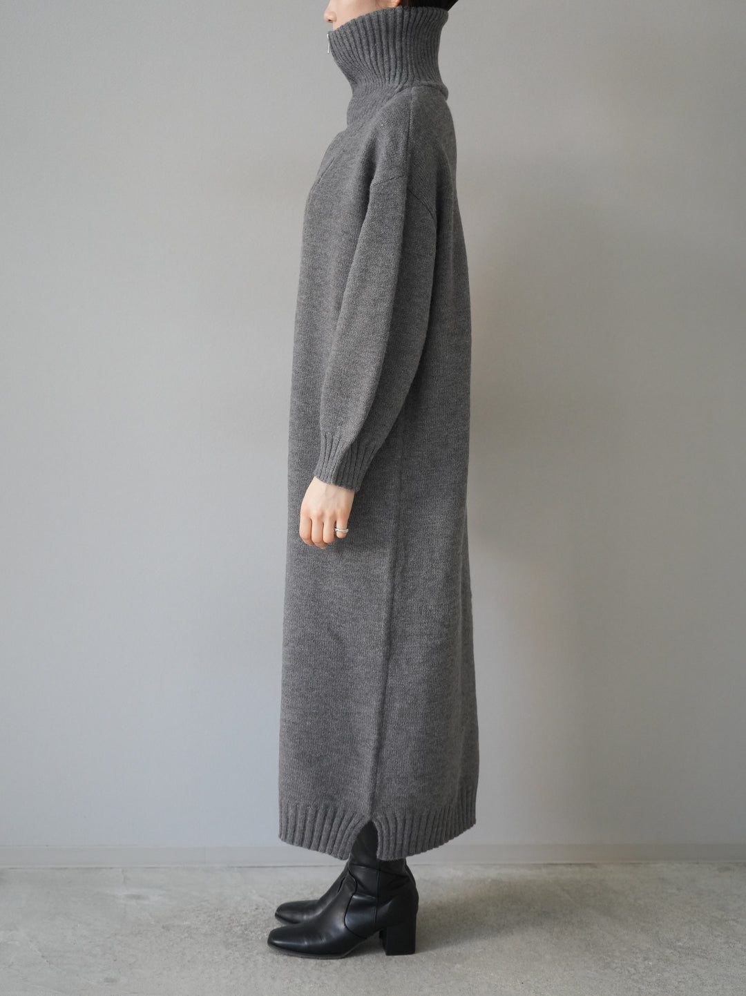 [Pre-order] High-neck zip knit dress/gray