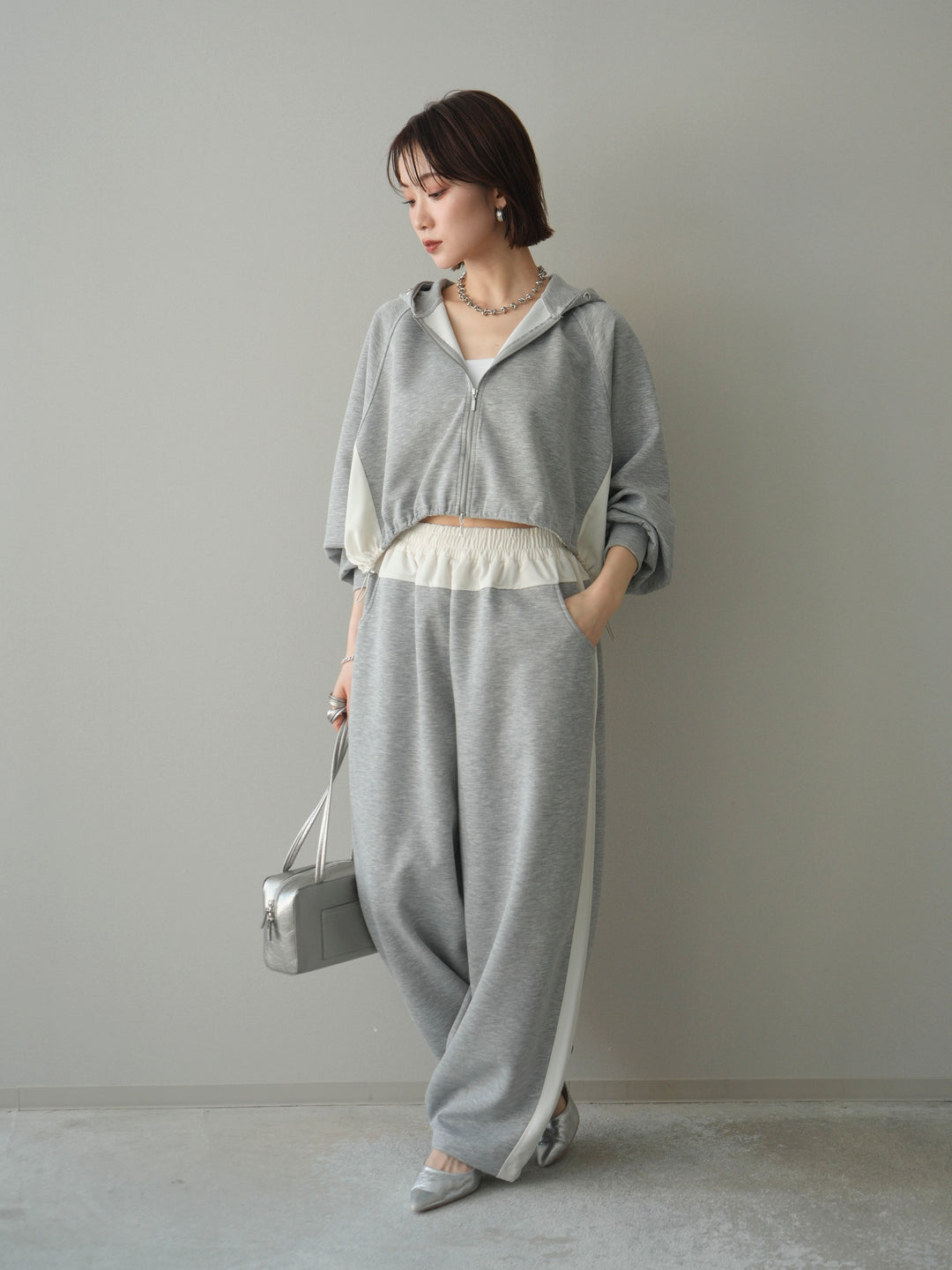 [SET]バイカラー異素材ライトポンチクロップドZIPフーディー+バイカラー異素材サイドラインライトポンチパンツ(2set)