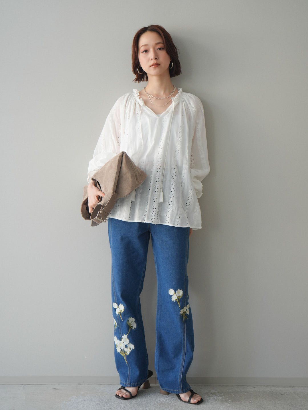 [予約]フラワー刺繍ストレートデニム/indigo
