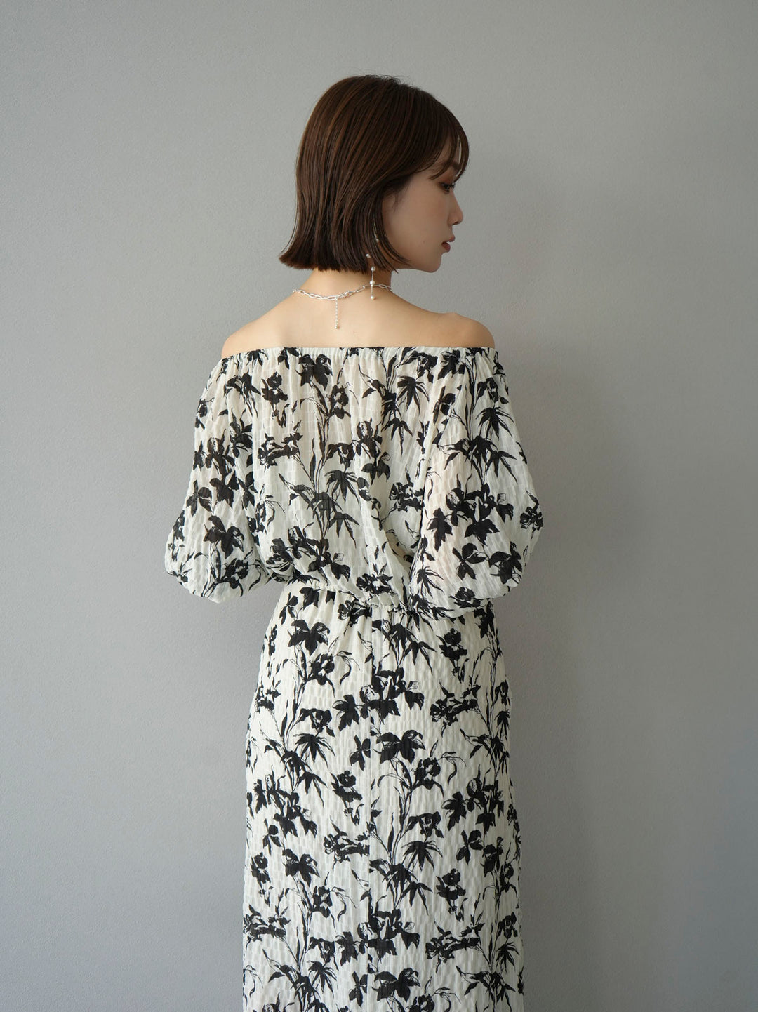 [Pre-order] Washer Flower Pattern Off-Shoulder Blouse/Off White