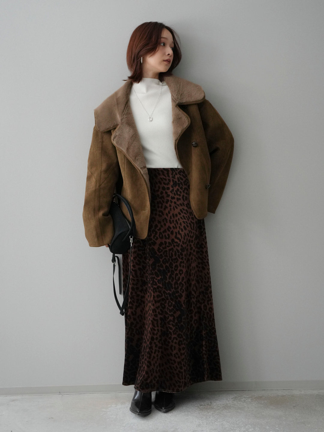 [SET]ムートンショートジャケット+袖ボタンボトルネックリブニットトップス+レオパードベロアナロースカート(3set)