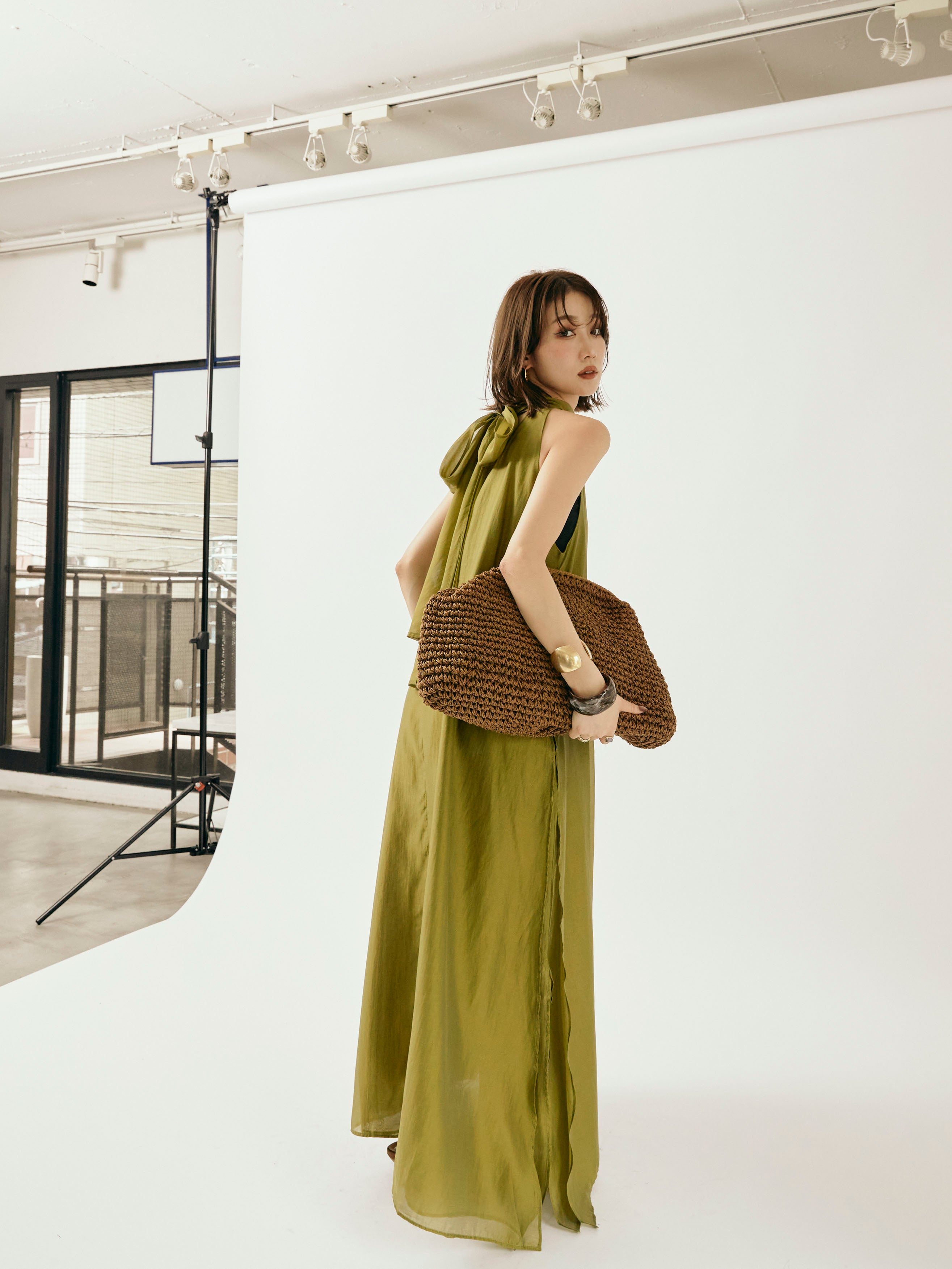 予約]シャイニーホルターネックレイヤードワンピース/グリーン