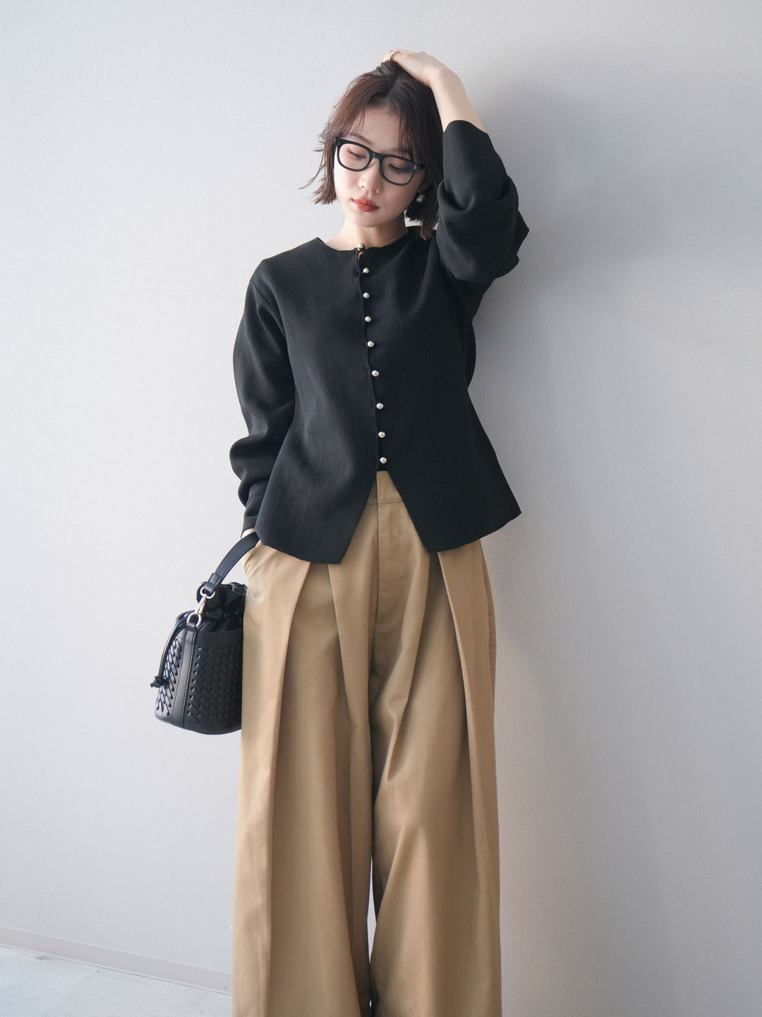 [予約]フロントスリットシルバーボタンニットカーディガン/black