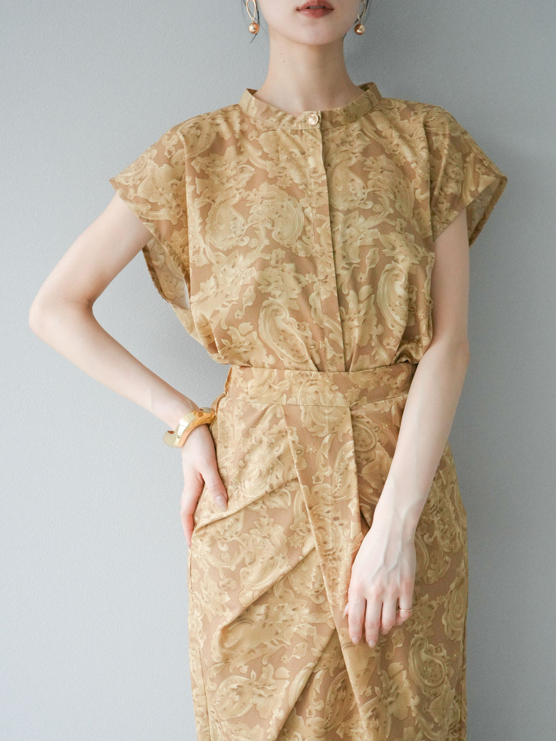 [SET]ペイズリープリントゴールドボタンブラウス+ペイズリープリントタックIラインスカート(2set)