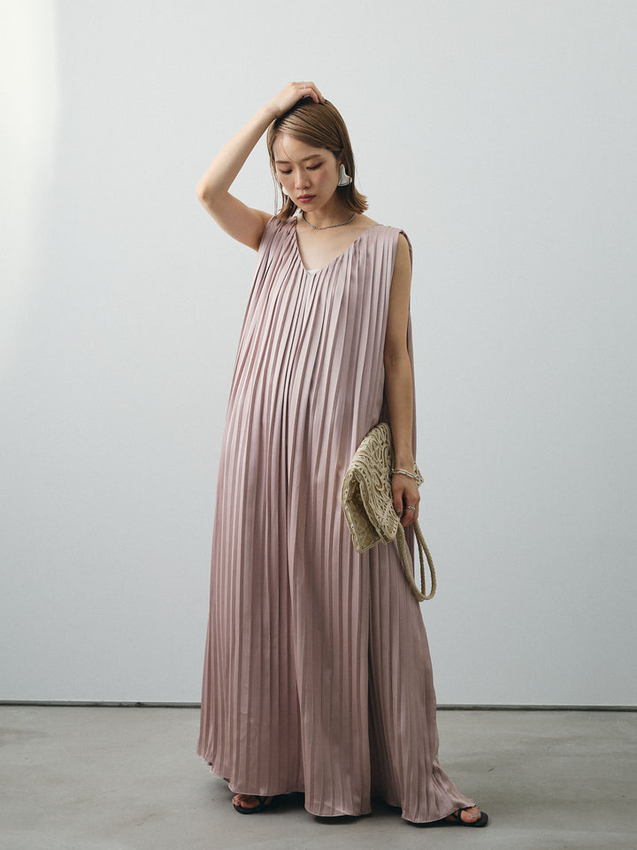 [予約]サテンプリーツVネックワンピース/ピンクベージュ