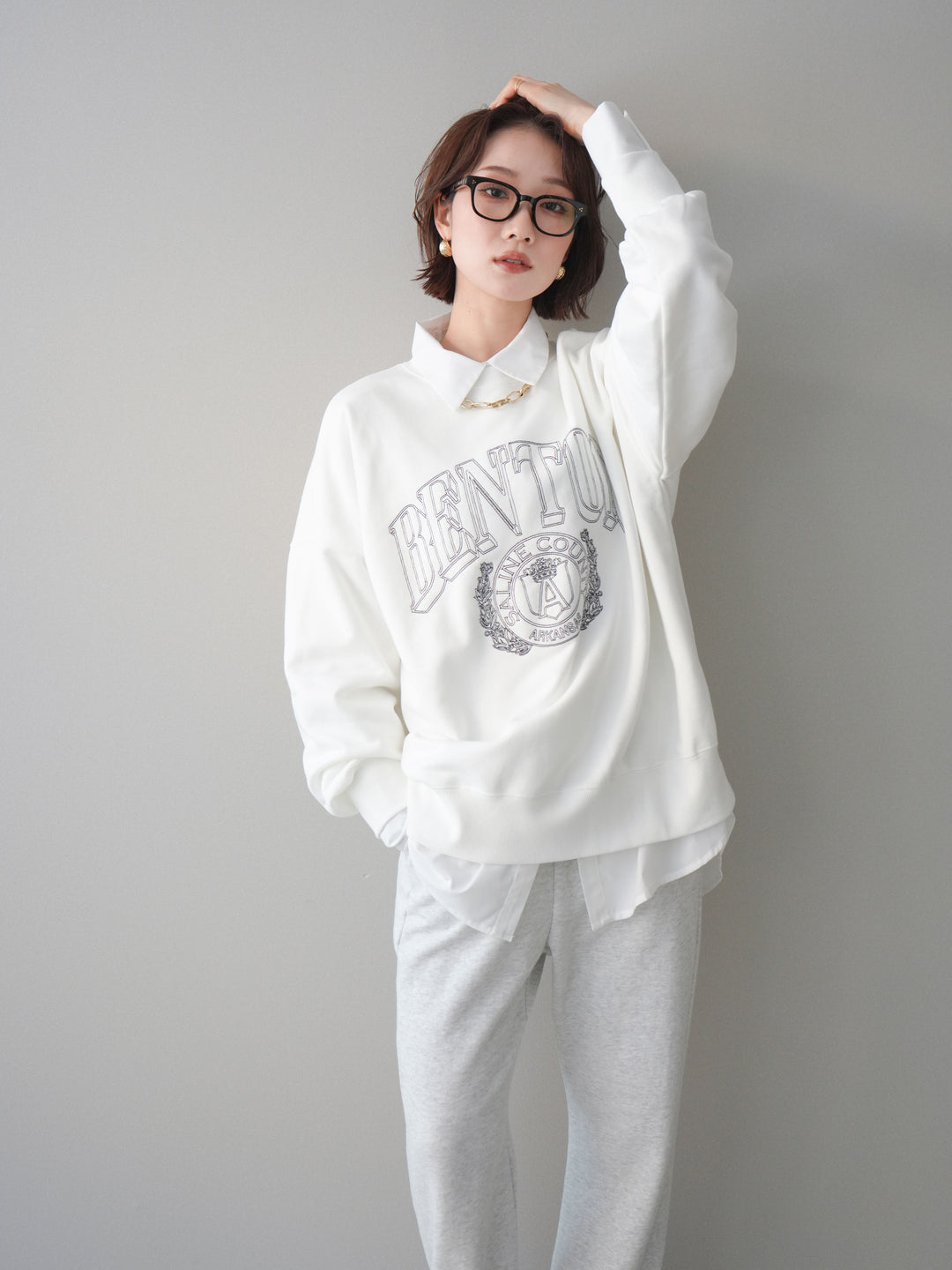 [SET]カレッジロゴ刺繍BIGスウェットプルオーバー+ボウタイ付オーバーシャツ(2set)