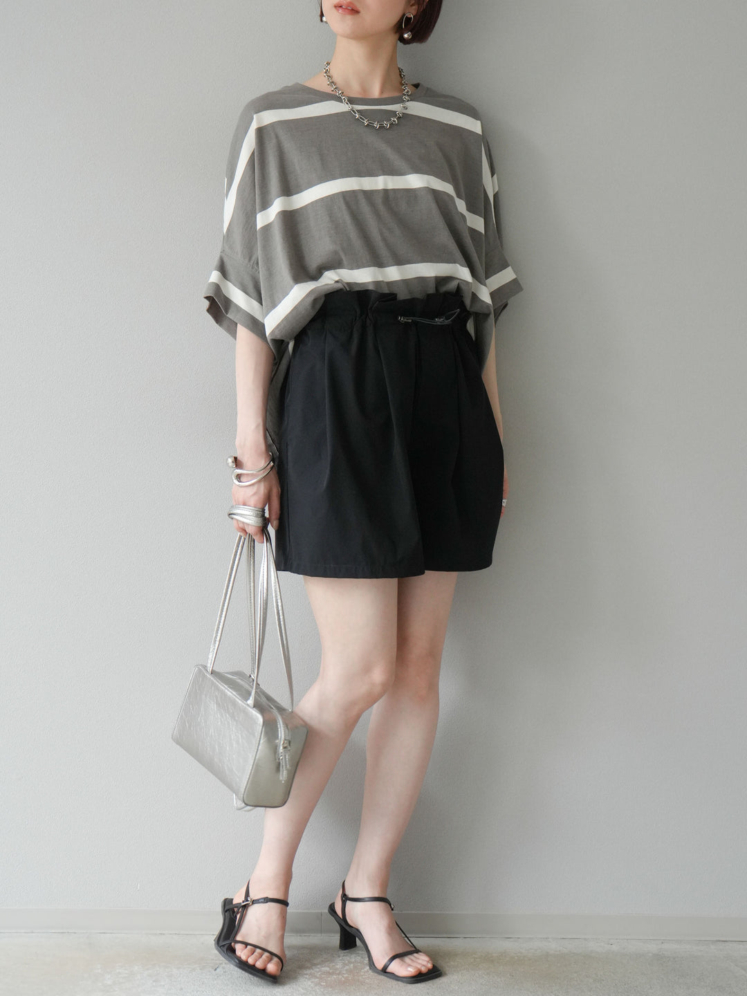 [預購] ICE TOUCH 荷葉邊褶皺短褲/黑色